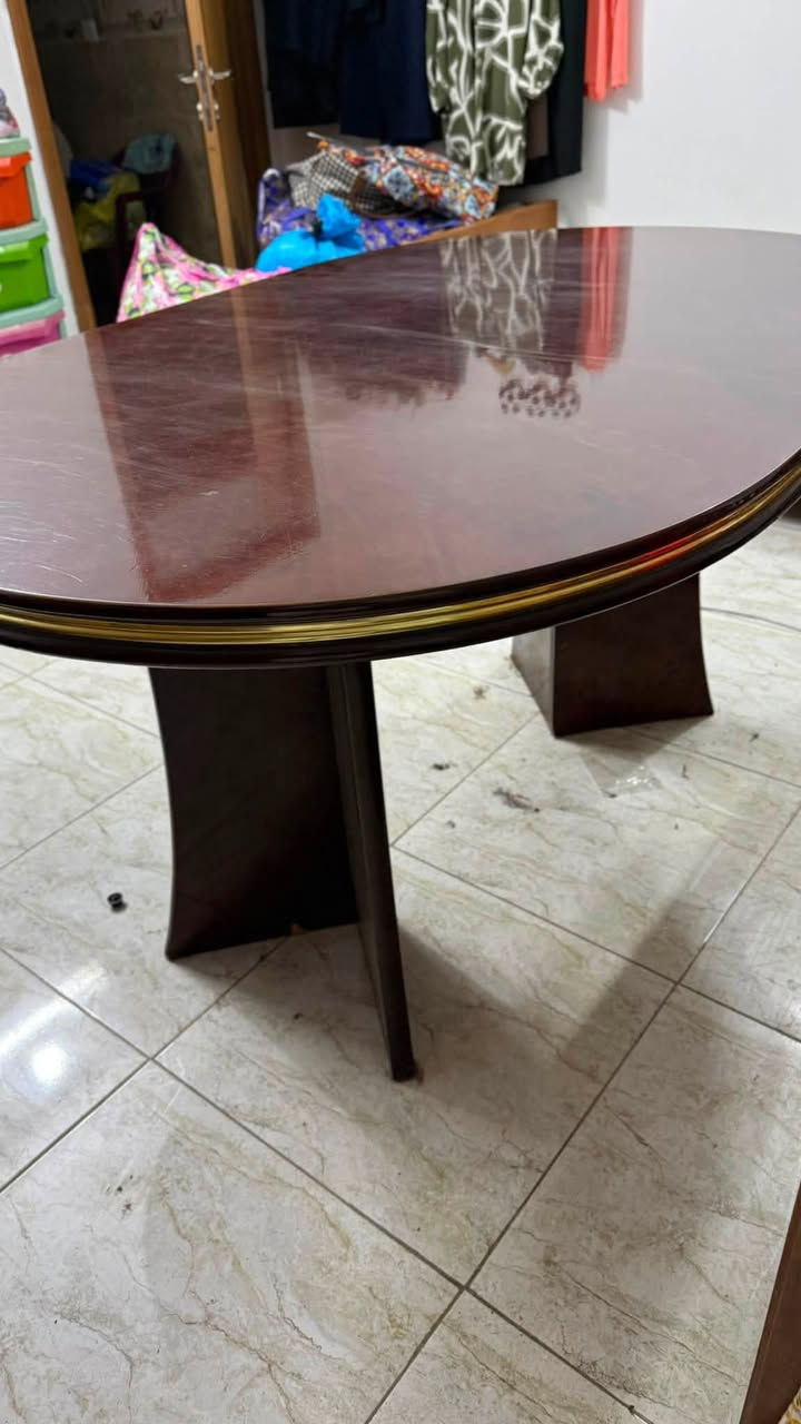 🍽️ للبيع | ميز طعام أنيق 🤎✨

• اللون: جوزي مع إطار ذهبي
• الطول: متر ونصف تقريباً
• الحالة: جيدة جداً ونظيف
• التصميم أنيق ويناسب غرف الطعام والضيوف
• مناسب للبيت أو المكتب

💰 السعر: 125
📍 المكان: بغداد
للاستفسار *********** 
او دخول خاص
