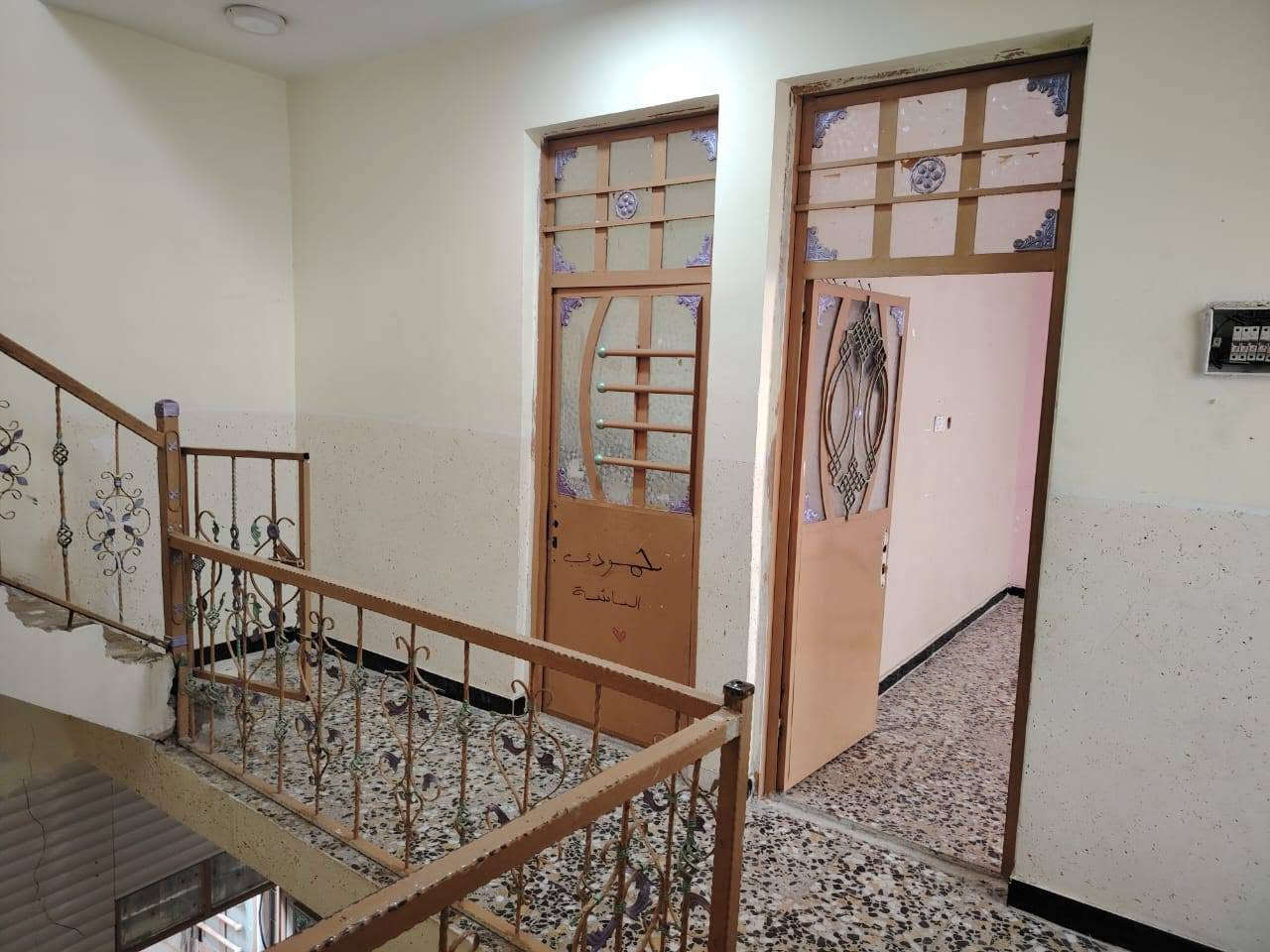 السلام عليكم بيت للبيع خلف متنزه حاكم الزاملي 100 متر طابقين ***********
