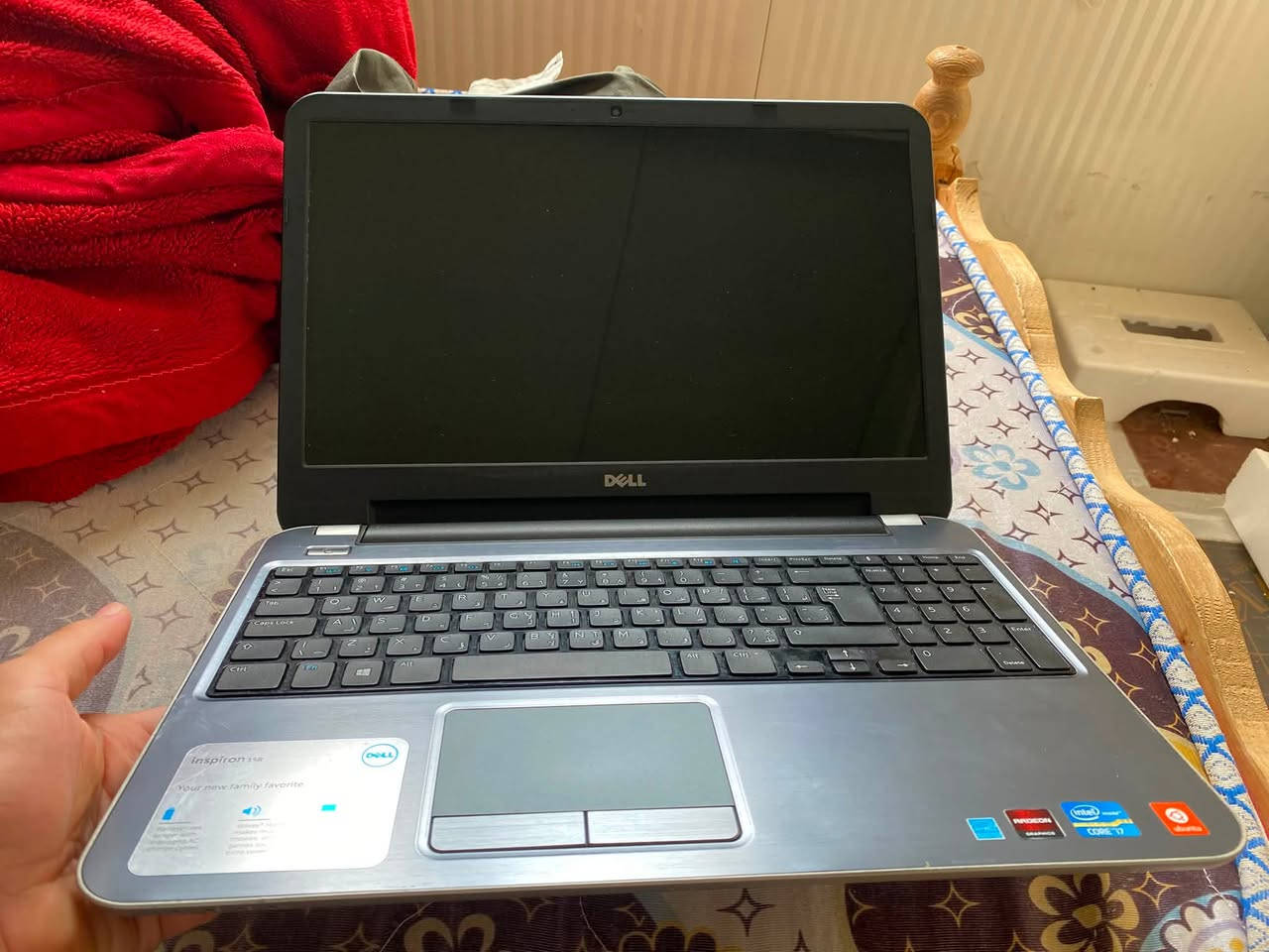 السلام عليكم 
لابتوب مستخدم dell 
Core i7 
الجيل الثالث 
Ram 8 
والله ما اعرف بعد شنو كواصفاتها 
بس هي سلم و نظافتها 99% و كلشي شغال 100%

هسة نجي على عيوبها احچيهن ليگدام لأن اذا بعتها ما اگدر ارجعها لأن بس جيبتها من مكاني لبغداد بگد سعرها مو مال ارجع علمودها . اما غير هاي انطيك ضمان

عيوبها لمن تكون الخلفية بيضاء تبين طعون خفيفة بالشاشة 
هاي موجودة بالصور و ما مبينة ولا مأثرة عليها 

بس امانة الله يوتيوب تصفح  العاب متوسطة برامج افلام 
دقة الشاشة فوووول و كلش مريحة للعين و صوتها عالي و صافي 

 وياها شاحنة و ماوس 

سعرها 150 الف و نوصلها الك لداخل بغداد بلاش 

للتواصل على الخاص أو اتصل على الشخص الي جابها الي 
و هو نفسه يوصلها الك 
***********
