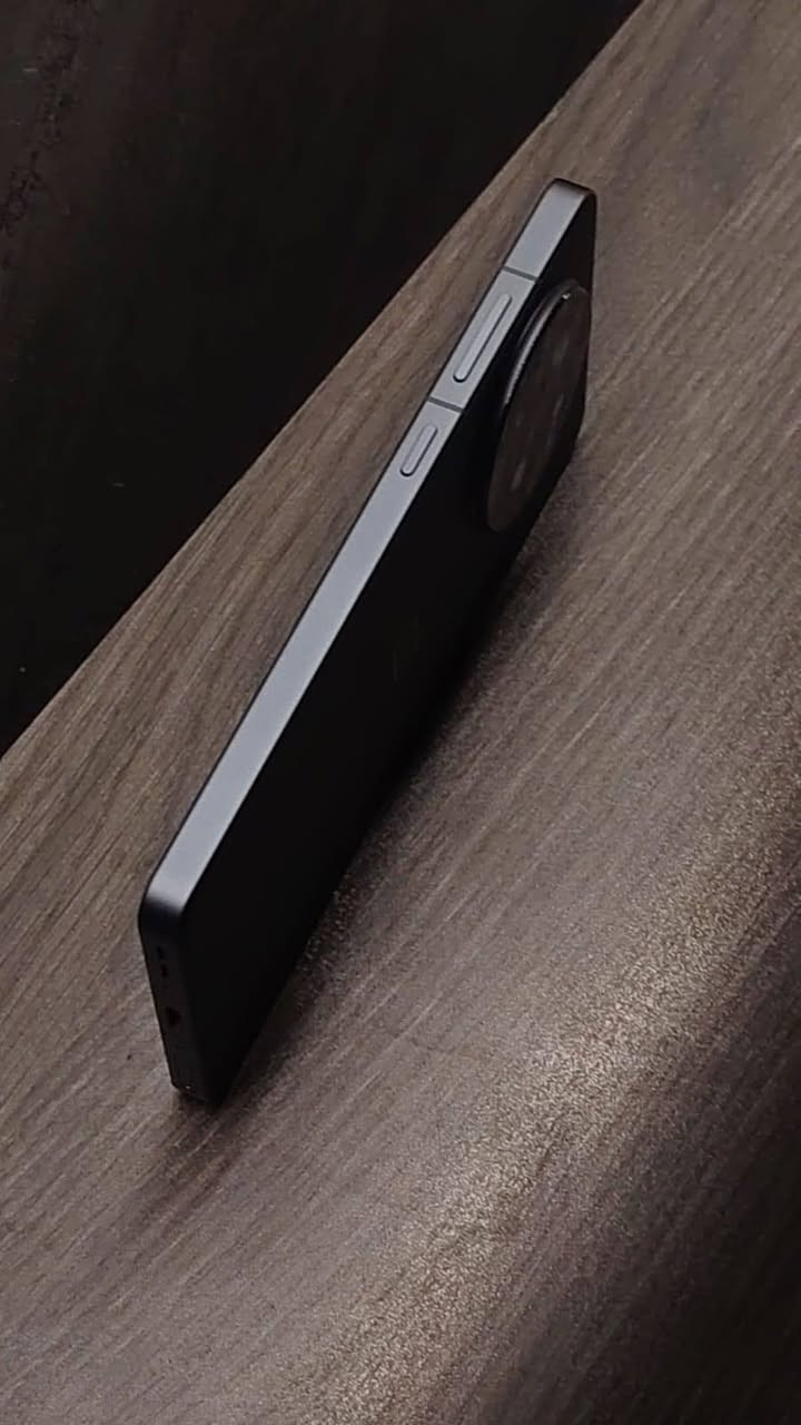 السلام عليكم 
رجاءاً اقرة التفاصيل المذكورة أدناه 
OnePlus 13r
الون اسود 🖤
النضافة 1000%
ذاكرة 256 
نسبة البطارية 100% 🔋
سعة البطارية 6415
النسخة انتبه: صينية روم عالمي
جهاز وتر بروف شرط الفحص 
بدون ملحقات
السعر 500 الف وبي مجال أن شاء الله 
ملاحضة مهمة : ماعجبك السعر اعبر المنشور رجاءاً ولاتعلق
مكاني بغداد الزعفرانية
توصيل ماعندي 
رقم التواصل للاستفسار:
***********
اتصل أو راسلني واتساب وتدلل
