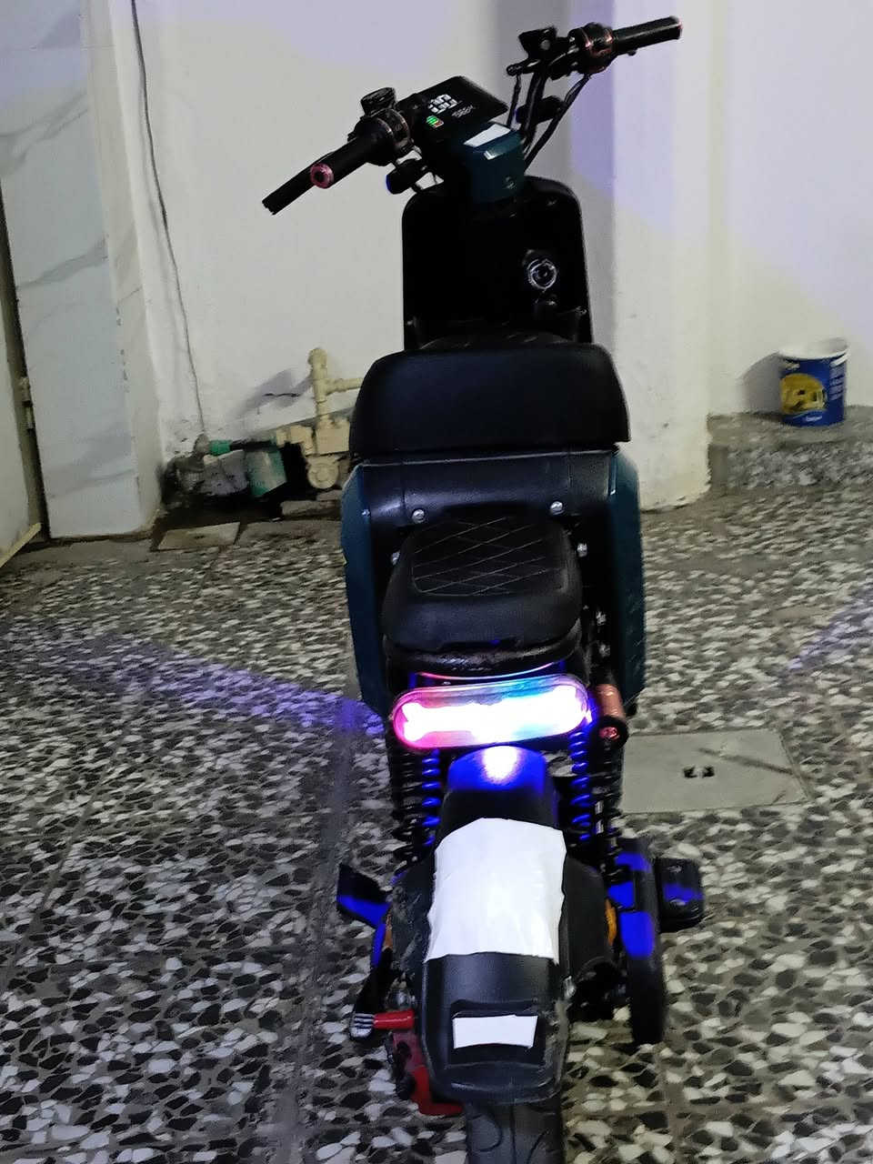 سلام عليكم دراجه شحن للبيع R9 سعر الدراجه 350وبيهه مجال حك الجيه العنوان واسط صويره حي الغدير قرب مدرسه ابي طالب التصال على الرقم ***********
