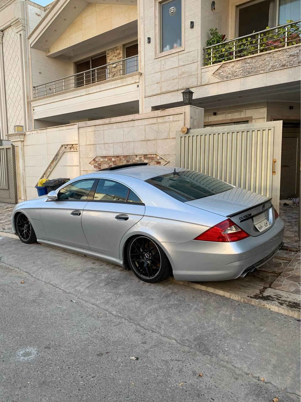 مێرسیدز بێنز  cls55 AMG 
سەیارەییەکی. بێ کێشەو  زۆر پاکە  هەموو شتی بەشەرتە  گێر مەکینە بەناوکردن سەیارەکە چوار تاییەی تازەی لە ژێرە مەکینە هەشت پستۆنی سوپەر چارچە  لە مواسەفات فول فولە کامل ئای ئێم جی  کارەبایات هەمووی بەشەرت  بۆ زانیاری زیاتر پەیوەندی بکە ********************** أربيل, العراق
