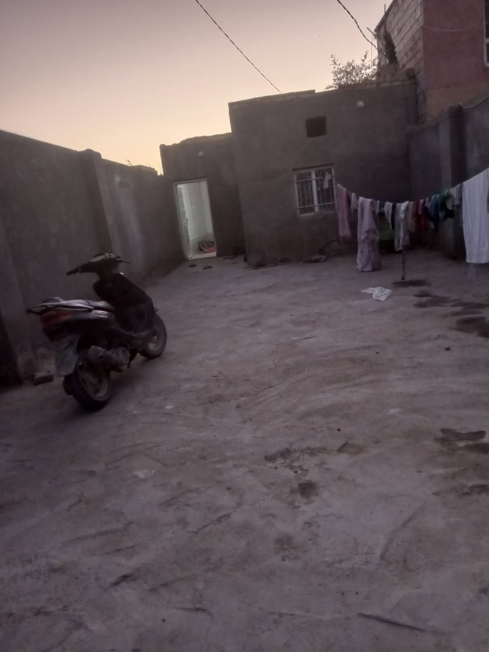بيت للبيع 300 متر حي المهندسين بزراعي غرفة وصالة
 ومطبخ ومجمع صحيات كافة الخدمات سعر 30
‏‪***********‬‏
