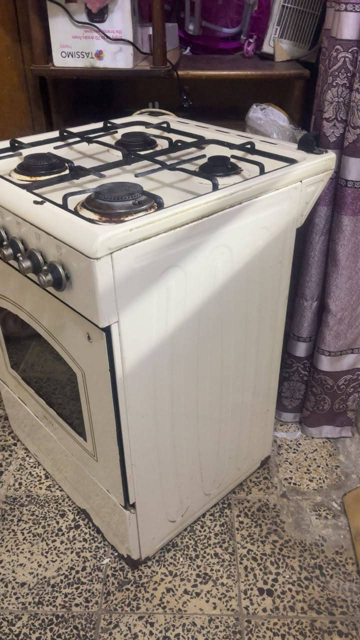 السلام عليكم طباخ شغال وكامل بدون ضرر ناره حلوه اريده ب٤٠ وبي مجال مكاني بغداد الشعله لاستفسار لاتصال ***********
