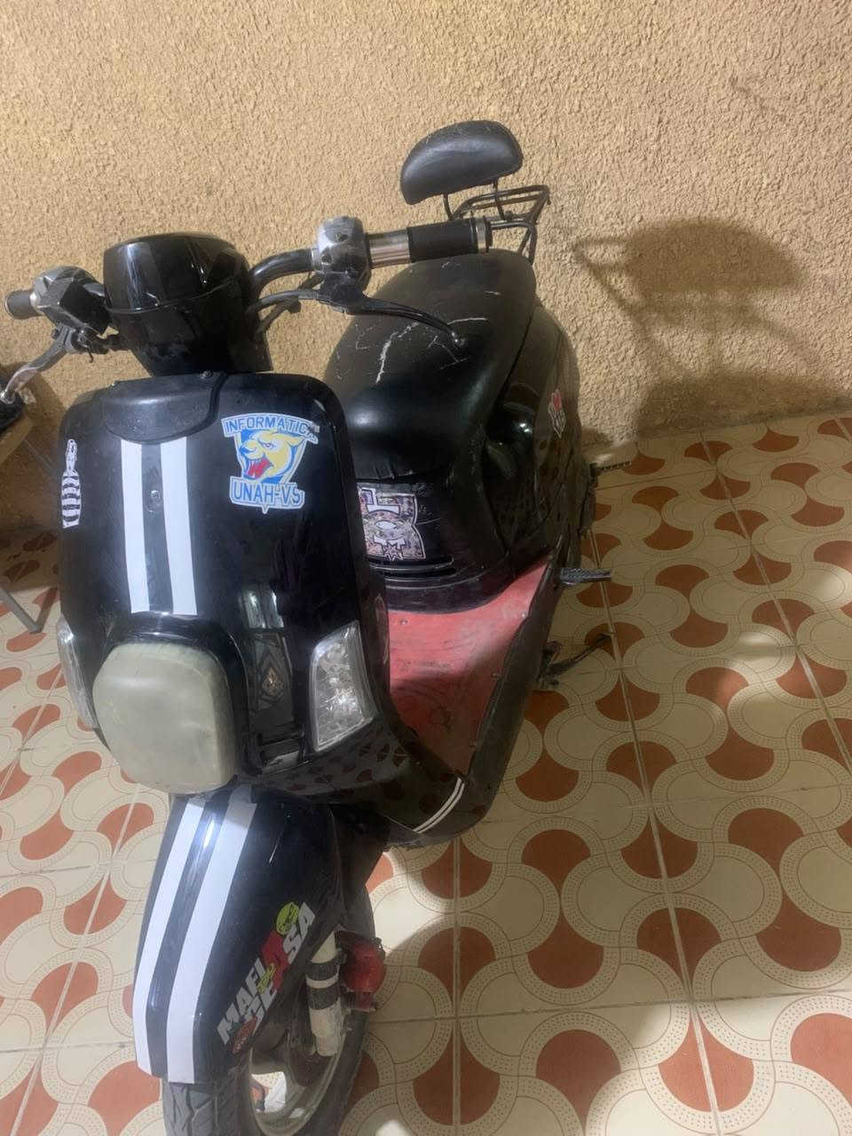 للبيع 
بوليس 2007 الدراجه جديده مكينه مكفوله كفارات نضيفه السعر 550 وبيها مجال مكان ديالى ***********
