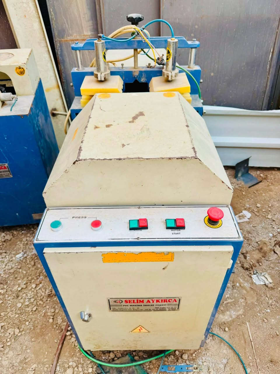 يوجد معمل PVC للبيع نوع (سليم) ثري فيز متكامل نظافة 90‎%‎ بسعر 30 ورقة.
العنوان الرمادي شارع المحكمة (شركة البراء للألمنيوم) 

للتواصل 
***********
