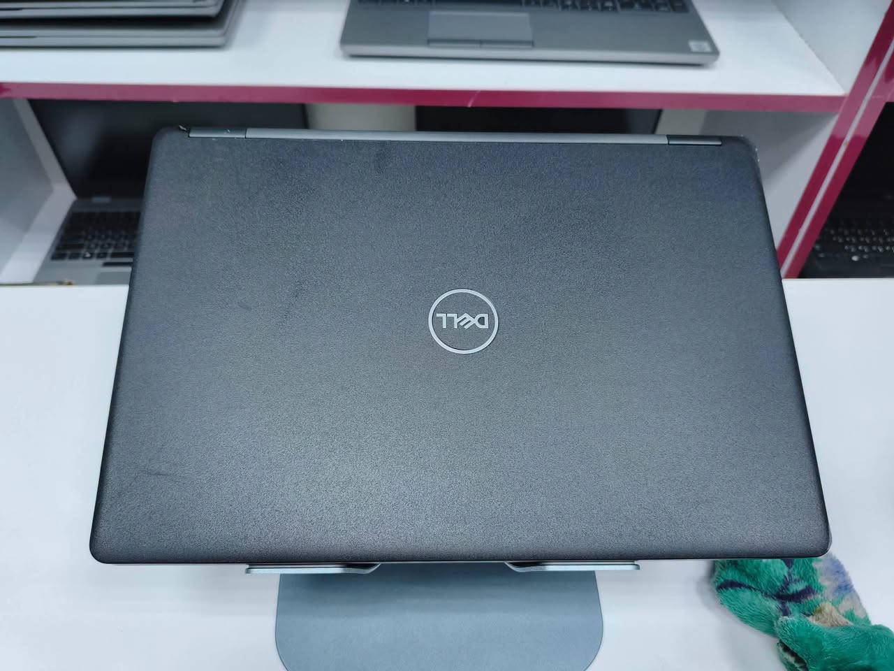 لابتوب الأداء القوي والسرعة الفائقة Dell Latitude 5490
بمعالج Cor i7 وجيل8 ،وكل هذا  —  وبسعر 380الف فقط🔥

إذا تبحث عن لابتوب يجمع بين القوة، الخفة، والاعتمادية للمهام الصعبة، الدراسة، أو العمل.. فهذا الجهاز هو خيارك الأفضل

—أبرز المواصفات: 
-معالج: Core i7 U  
-الجيل: الثامن
-التخزين: 256GB SSD M.2
-الرام: 16 GB DDR4
-الحجم: 14 FHD
-كرت الشاشة:Nvidia MX130 2 gb

🚕 التوصيل مجاني لجميع المحافظات 
—الملحقات: 
🔌شاحنة اصلية
🖱️ماوس
💼جنطة 
تواصل واتساب: ***********

نص مكتوب في الصور:
- System Information
- Time of This Build: Wednesday, April 3, 2025, 11:29:23 AM
- Computer Name: DESKTOP-DB444B0
- Operating System: Windows 11 Pro 64-bit (10.0, Build 26200)
- Language: English (Regional Setting: English)
- System Manufacturer: Dell Inc.
- System Model: Latitude 5490
- BIOS: 1.41.8
- Processor: Intel(R) Core(TM) i5-8350U CPU @ 1.70GHz (8 CPUS), ~1.9GHz
- Memory: 16384MB RAM
- Page File: 5677MB used, 15212MB available
- DirectX Version: DirectX 12
- WHQL Signatures:
- DxDiag 10.00.26100.0118 04:08 Unicode Copyright © Microsoft, All rights reserved.
- Task Manager
- Performance
- CPU
- 1% 1.34 GHz
- Memory
- 5.7/15.8 GB (36%)
- Disk 0 (C:)
- SSD (RAID)
- 0%
- GPU 0
- Intel(R) UHD Graphics 620
- GPU 1
- NVIDIA GeForce MX130
- 3D
- Copy
- Compute_0
- Compute_1
- Dedicated GPU memory
- 0.0/2.0 GB
- Control Panel WeChat Firefox Outlook
- 11:37 AM
- 4/9/2025