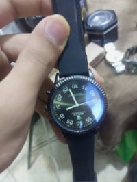 ساعات للبيع  يرجى التواصل على واتساب 07737114458