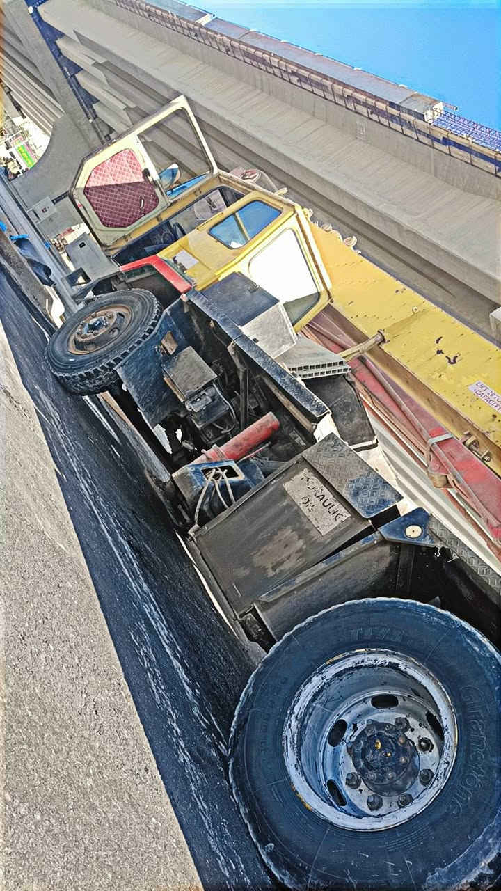 سلام عليكم كرين 20طن سلايتين للبيع موديل 84 كاتو  
مكان بغداد للاستفسار ***********
