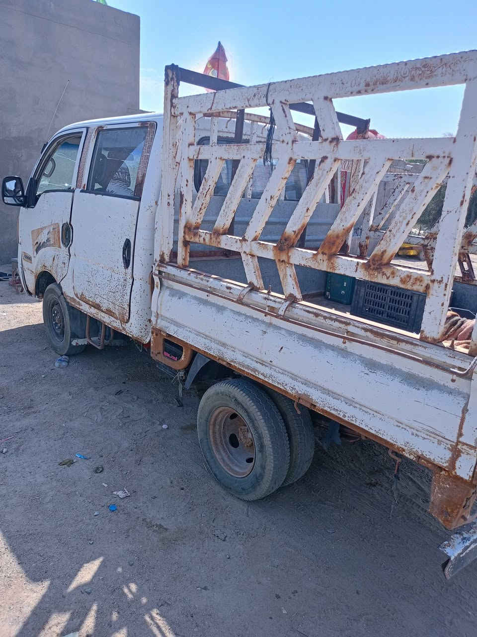 كيه بنكو دبه لقماره 2006 مكينه وكير مكفولات حداديه جديده محرك 3000 رقم بصره مكان السياره البصرة
السعر 65 وبيه مجال رقم الهاتف ***********
