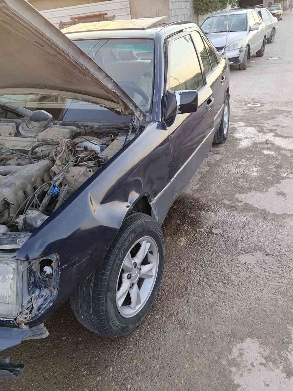 السلام عليكم للبيع موديل 86 سنويه نافذة تحويل مباشر محرك 2,500 ديلكو بي ضمان عليه غرامه 100 على المشتري سياره حلوه عوزه دبلات اماميه شويه ترتيب مستعجل على بيعته لان محتاج فلوس سعر 30 مكاني بغداد الدورة اتصل على رقم ***********
