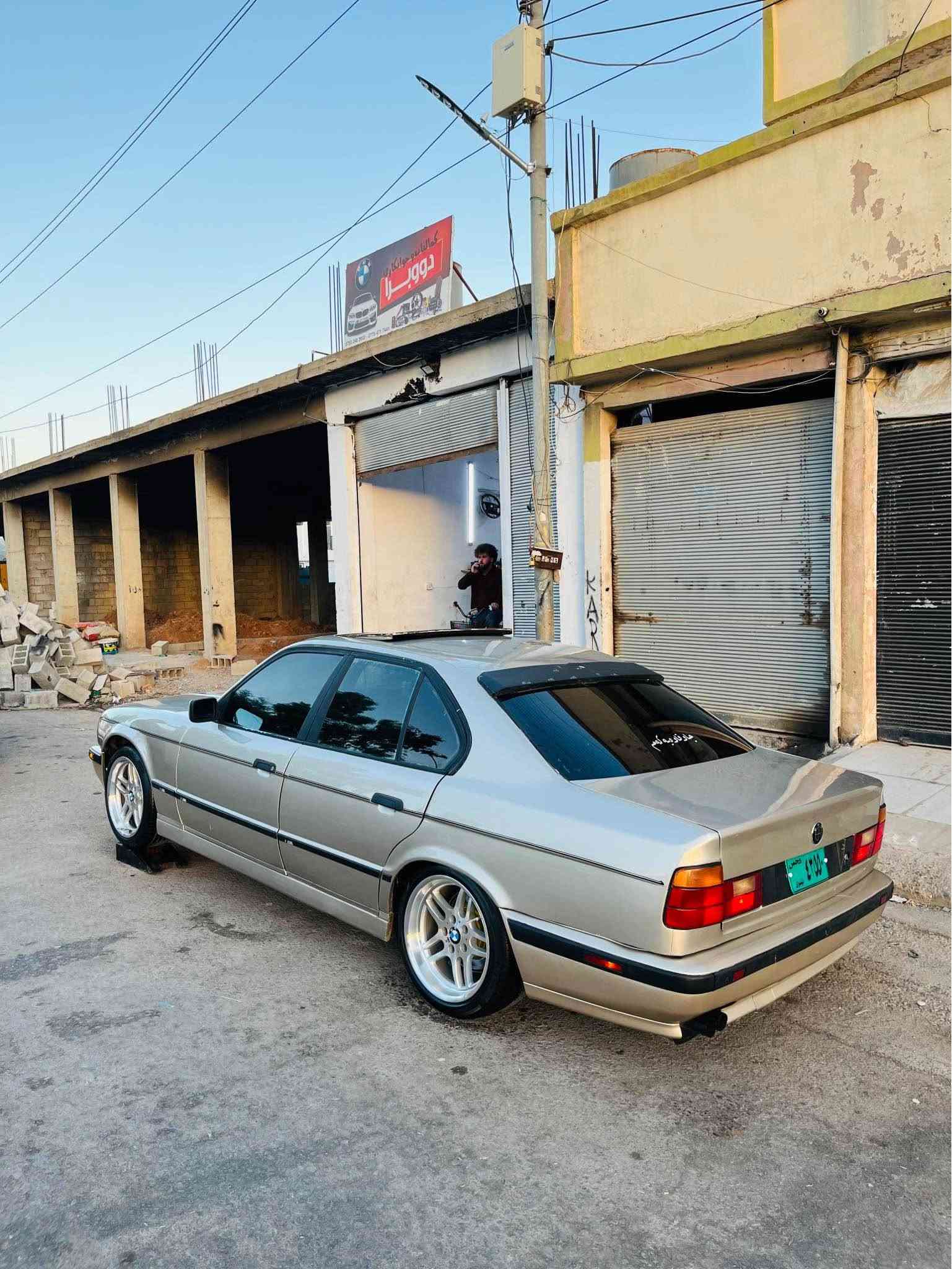 ماشالا شتي تا قانه و جوان 
بيئيم مؤديل 1991 فولي گيرعاديي سه ياره كه ئارم پلاستيك دهوكه به شه رتي هه موو سه يته ره و مه فره زه ك ده فروشم هه موو گياني به شه رت چوارتايه ويلي نوئ نوئ له سه چه مبه ره گه وره لايد بيلادي هؤك بيلادي ده عامي بيلاديي كوشين جلده سلايته هه موو كياني به شه رت مه كينه ٥٢٠ گيرعاديه له رسم جوان ترنه بوو مه سره فت به زياده وه ده ده مه وه شوين كويه *********** هه موو شتي له سه ره كويسينجاك, أربيل
