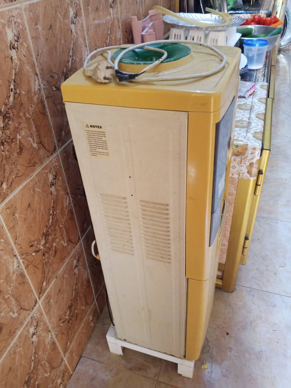 عندي براد للبيع شغال بس دكمه مال بارد مكسوره حي معلمين قرب جامع سعد شراي اتصال على هذا رقم ***********

