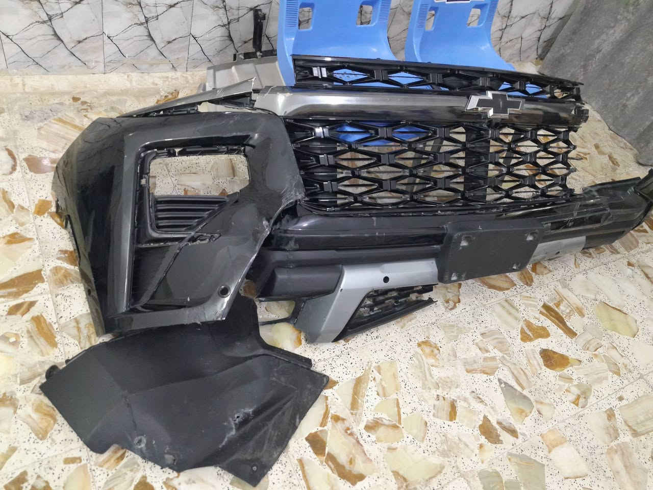 دعامية وشباك  ترافرس. 2025  z71 اسود + ويل تاير مكسور  وحساس التاير وكب الويل الصغير جدد 
قيم بما يرضى الله واخذها .
***********
