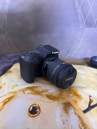 كامرة نوع كانون للبيع   كانون 250d + عدسات ثنين العدسه مال كامره  18-5...