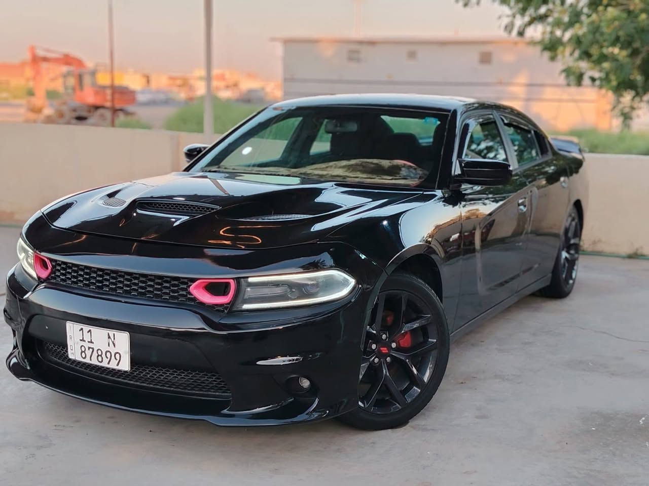 سلام عليكم للبيع جارجر وارد كندي ٢٠١٦ اصل سياره بيها صبغ جاملغ امامي بدون دواخل أو شواصي
رقم بغداد بسمي مواصفات Sxt فول عده الفتحه سياره تو ويل محرك 6 سلندر سياره ماشيه 117 الف  دخول ذكي تشغيل عن بعد مثبت سرعه شاشه كبيره وكامره خلفيه كشنات حضن وكهرباء حساس امامي خلفي ثلاث بصمات تخم تاير جديد صدر امامي خلفي جديد منضومه تبريد كامله منضومه زنون اصلي وكاله مكاني ديالى شهربان ***********
