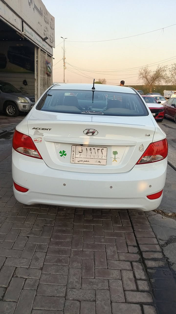 السلام عليكم 
اكسنت موديل 12 رقم بغداد مشروع وطني تحويل ثاني 
محرك 1600 . خليجي بيه 4قطع صبغ بدون ضرب لا تبديل لا.. كير محرك تبريد مكينه كفاله عامه بلادي تبريد ثلج 
سعار سياره 80بي مجال شي بسيط للعنوان بغداد بلديات نتصل وتدلل 
***********
