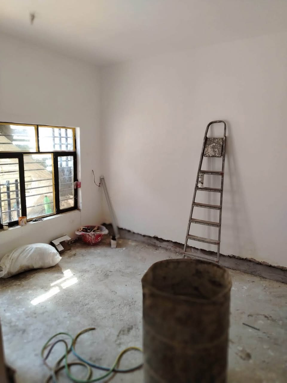 متوفر بيت للإيجار
بيت ٩٠ متر نهايه حي اسيا قرب كليه الهادي  

غرفه نوم 

مطبخ وحولي جبير 
حمام داخلي 

استقبال

طرمه + منور خارجي  ومنور داخلي 

طابق ارضي  توهم طلعو منه العمال وجاهز  بس الارضيه صبه

*********** واتساب ابو البيت مباشر مو دلال
