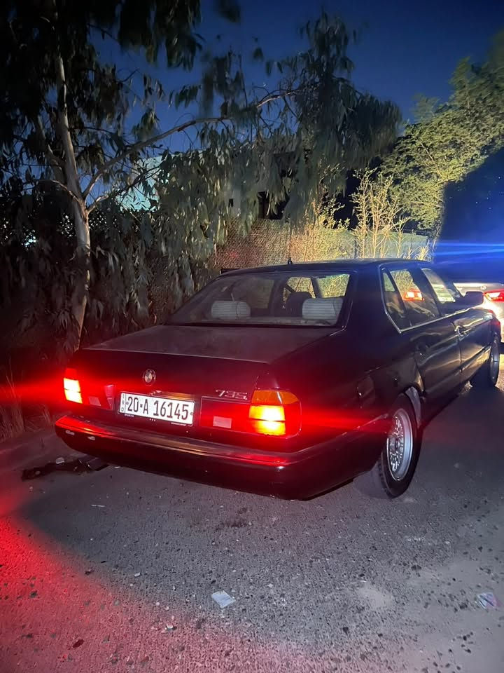 بي ام 735iLباب طويل مديل 1992رقم ديالى جديد  السياره كير مكينه جديد كير عادي مصبوغه عام للجماليه تخم ويل وتاير جديد تبريد شغال بس ناقص غاز  *********** مكان سياره حي الحسين
