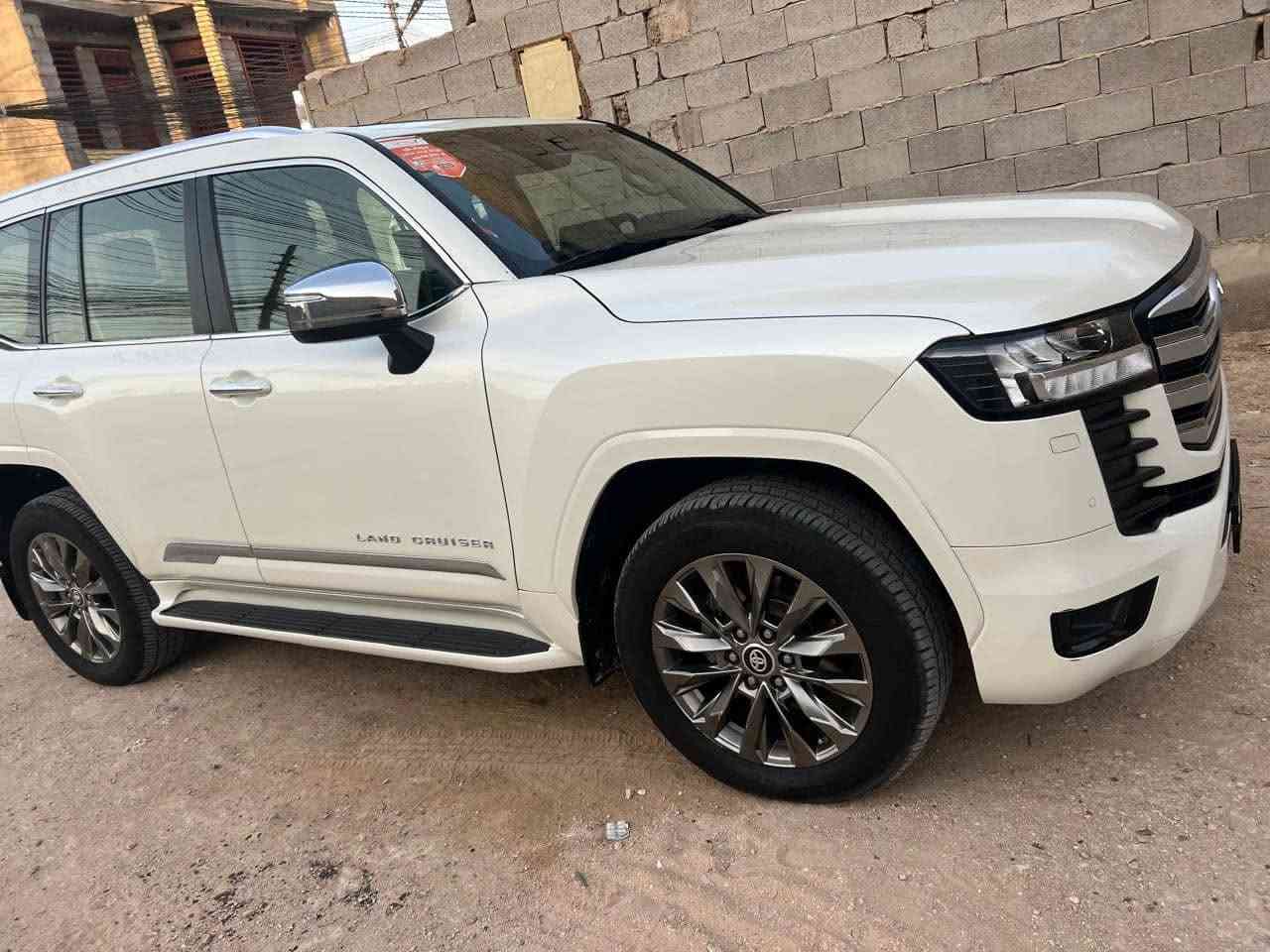 السلام عليكم  اخوان
تيوتا لاندكروز  Gxr ساز ام الضمان اصل
موديل 2023  وضع الشركة استخدام شخصي
السيارة جديدة كلش وكل صيانته بشركة ساز
رقم اربيل باسمي تحويل مباشر
السعر(  625  )ورقه وبي مجال بسيط

ماشيه(  77  )  الف حقيقي شرط الفحص جديده وضع شركه مابيه كل نقص بلعافيه عل ياخذه 
السياره  كفالة عامه من الصبغ والبارد والتبديل
بيه رصعتين متبين اله تركز بيهن 
وتكحيل بسيط  

المواصفات / فول ✅
كشنات جلد
تطبيق ٣ شاشات
شاحن لاسلكي  
حساسات امامي خلفي 
تبريد كشنات 
جنط كهرباء 
كشنات كهرباء 
سلايد
بصمة تشغيل 
بصمة ابواب ،، وبقية المواصفات معروفه
السياره جديده وكل نقص مابيه وضع شركه
 
مكانه كربلاء ***********
