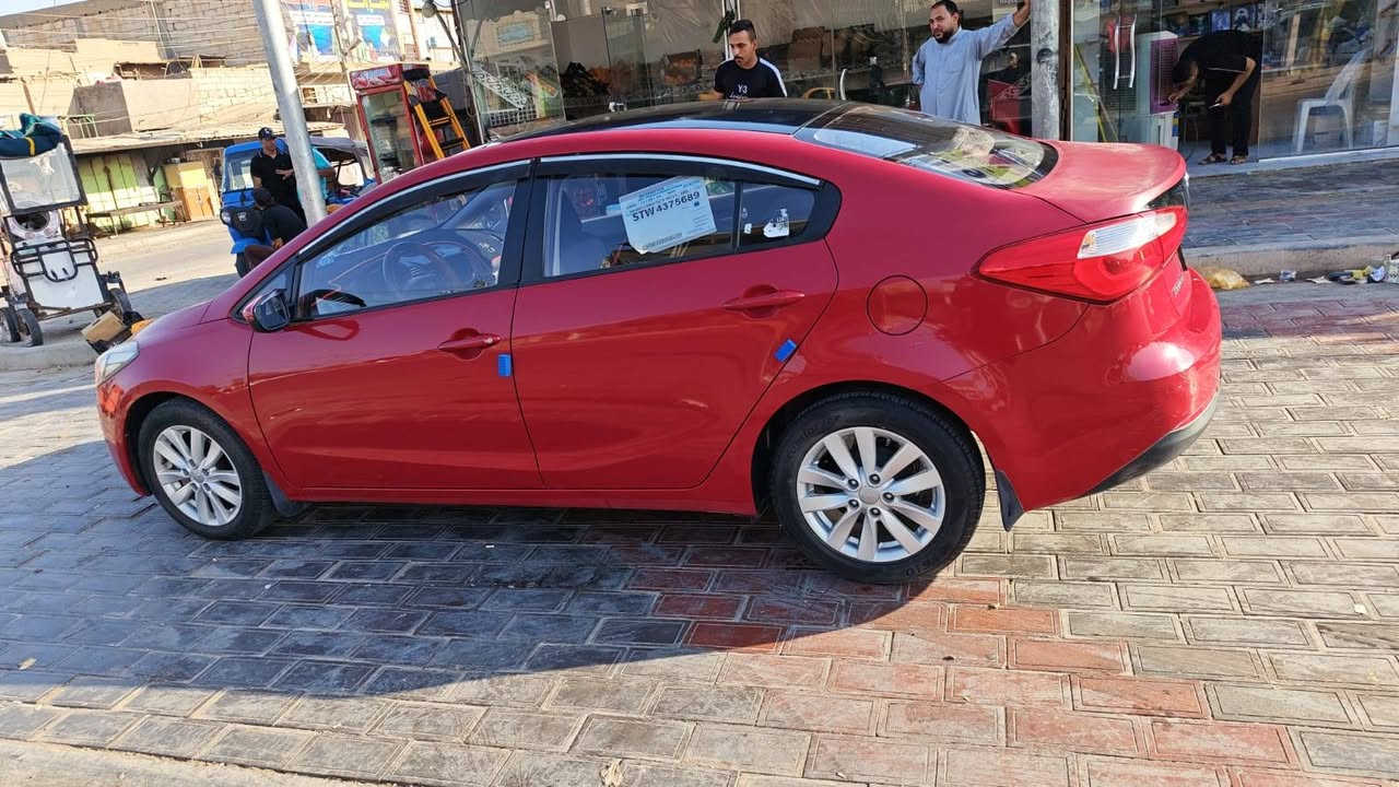 السلام عليكم سيارة كيا سيراتو للبيع خليجي مكفولة كفالة عامه كير مكينه عدة شبر بارد بالباب السيارة نظيفه كلش ومكانها كربلاء طويريج  مواصفاتها نص فول السيارة جاهزة من كلشي تبريد فول حداديه تايرات  وباسمي رقم كربلاء تحويل مباشر  رقمها الجديد سنوية جديدة 
 رقمي *********** 
سعرها 117 وبيها مجال
