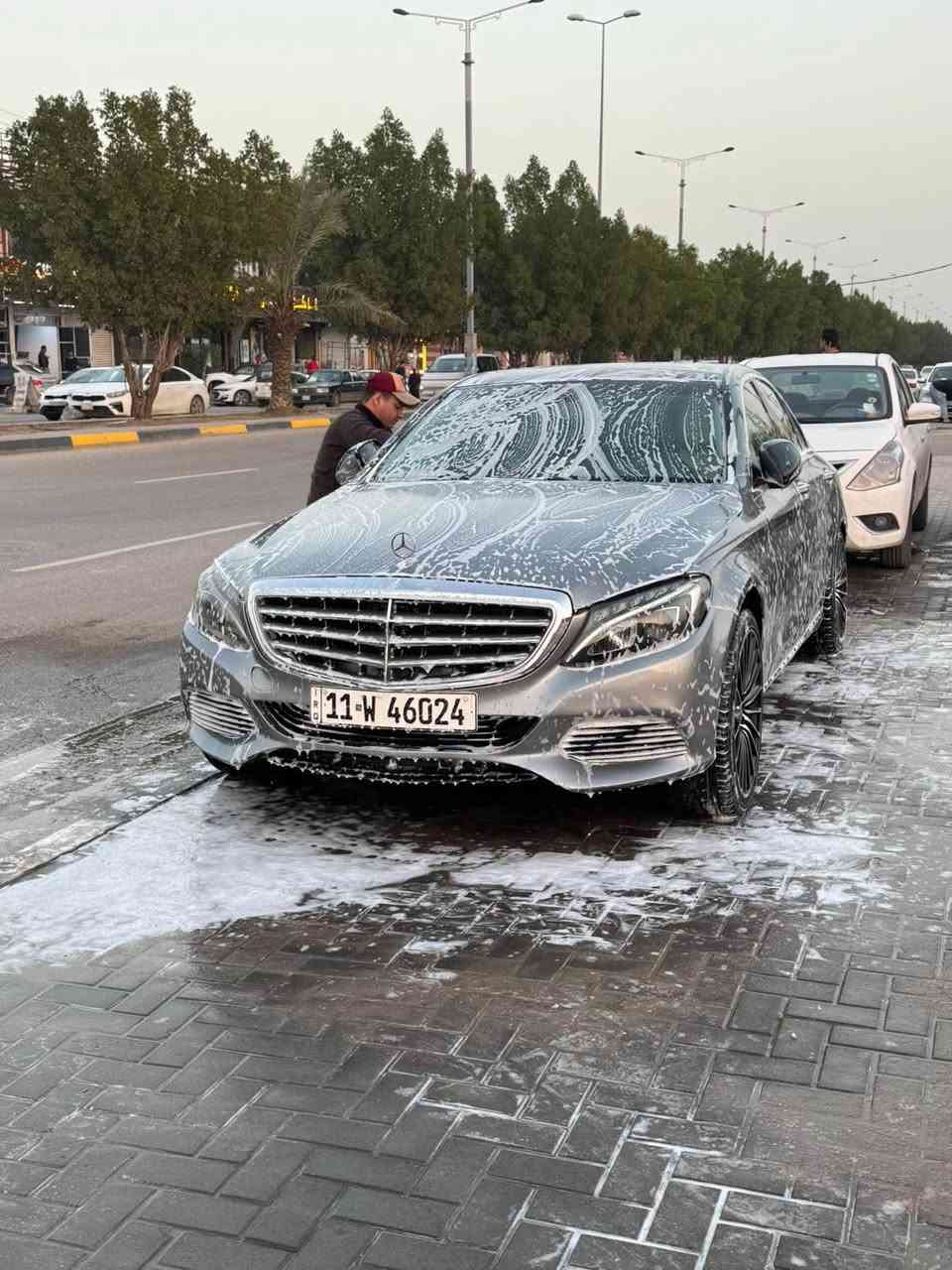 السلام عليكم مرسيدس C300 موديل 2015 فول مواصفات بانوراما بصمة دبل ماوس داخل بيجي مواصفات اس كلاس السيارة جديدة صدر ادامة كاملة للمكينة والكير رقم بغداد الجديد سعر 160 وبيه مجال حك الجية وبالعافية على الياخذهة مكاني بغداد الكرخ  *********** بغداد, العراق
