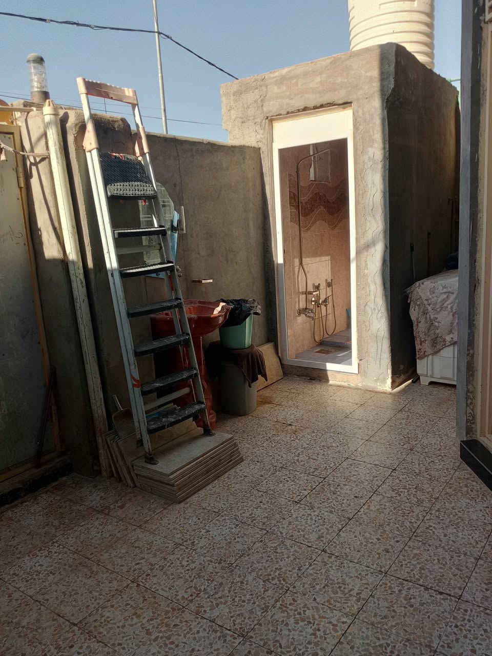 السلام عليكم دار لبيع. زراعي حي المنتظر. قرب  كراج. البلديه. قرب مدرسة حكيمه الابتدائي  البيت 100. متر. 
يحتوي على.  غرفه نوم ٤. فى ٥ ) صاله. ٤ فى. ٦ونص
مطبخ ٤ فى. ٣ وربع.    ستقبال.  ٤ فى.  ٥.  تريد هوه
وأثاثه. تريده.  بس.  لبيت    أتصال.  *********** 
الشراي.  بيه خير ويدلل  شارع.   ٨ متر   لغرض. السفر 
شغله.  درجه اولى.   متعوب  عليه
