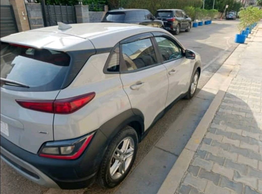 هونداي كونا موديل 2022
محرك 2000 دوش 
وارد امريكي السيارة مكفولة من الصبغ و البارد بيها فقط تبديل باب
رقمها بغداد تحويل ثاني يوم 
مكاني السماوة 
السعر 147 و بيها مجال 
واتساب ***********