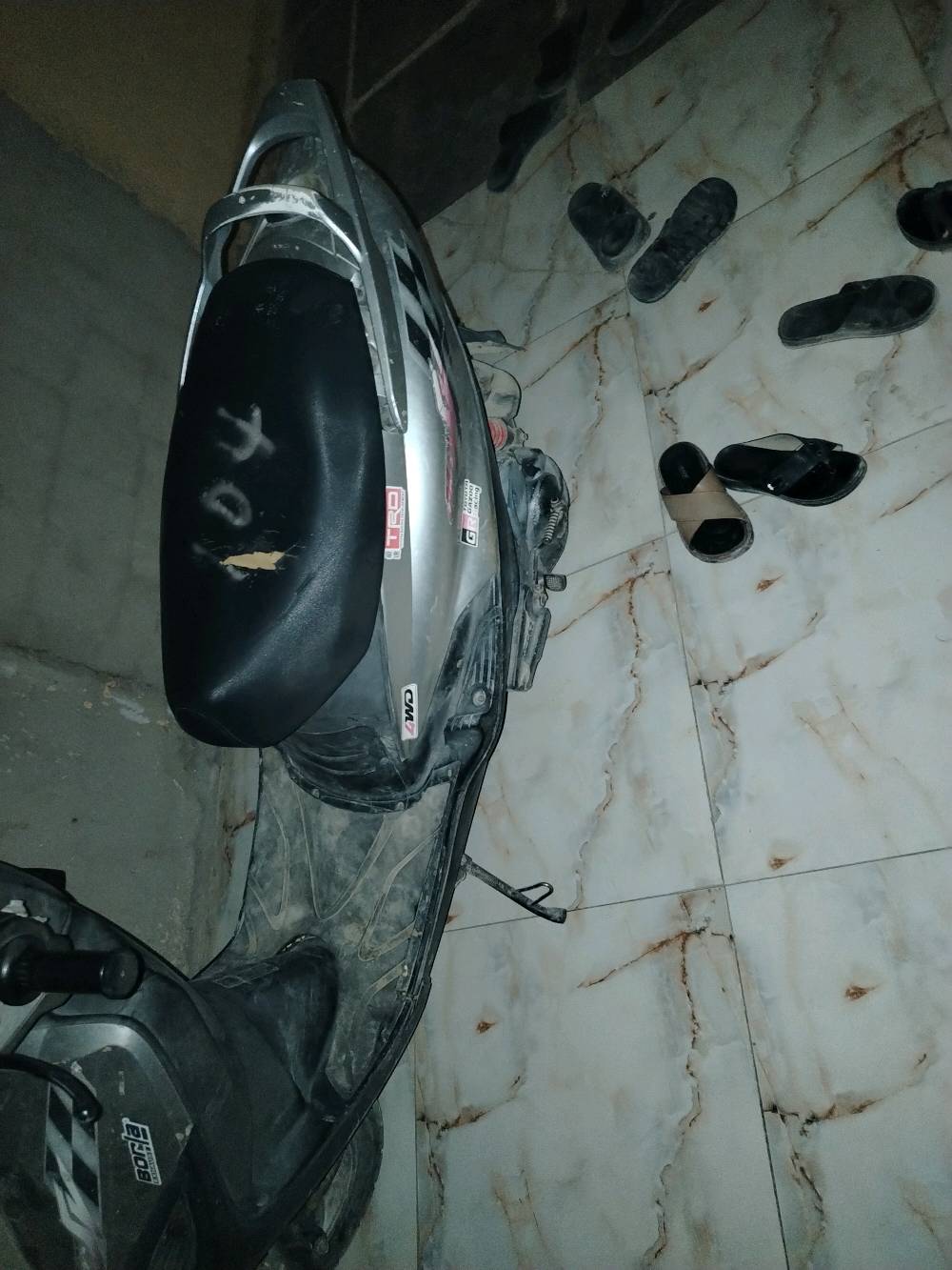 سلام عليكم دراجه ماكس 140 رمبه برغي ممفتوح بيهه كلشي شغال سلف هندر نكره سعر 600بيه مجال حك جيه دراجه نضيفه وضع شركه مديل 2004
