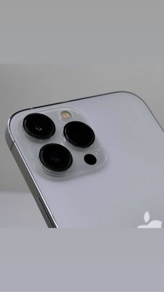 السلام عليكم
ايفون 12pro max 
لون ابيض
ذاكرة 256
نموذج Mشرق اوسط
بطارية 83
جهاز نضيف ومكفول كفاله عامه
السعر 575 وبيه مجال 
***********
