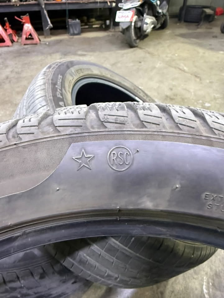 للبيع تخم بيرلي Pirelli اصلي ٤ تايرات رن فلات
قياس 245/45/20
نظيف جداً انتاج ٢٠٢٣ شهر السابع
سعر التخم 400 دولار 
مكاني بغداد العامرية
***********
