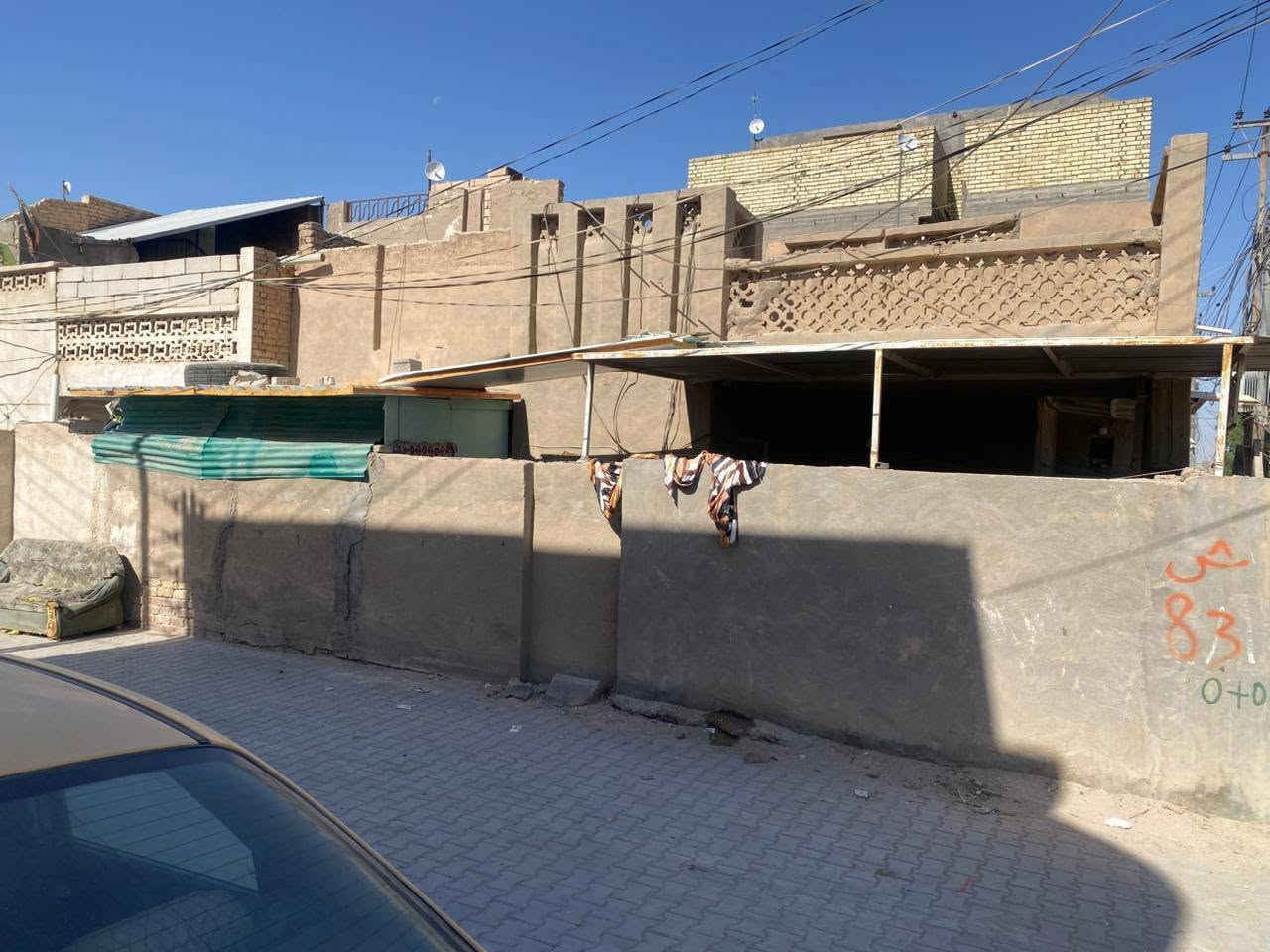 #بيت للبيع
مساحه 150م ركن طابو صرف واجهه 15م نزال 10م طابق واحد
كربلاء حي العامل المنطقه الثامنه قرب متوسطه العلامه الحلي 
بناء قديم  ( يعتبر قطعه )
يحتوي على غرفه ومطبخ وصاله واستقبال وصحيات 
سعر ١٦٠ مليون 
للاستفسار ***********
