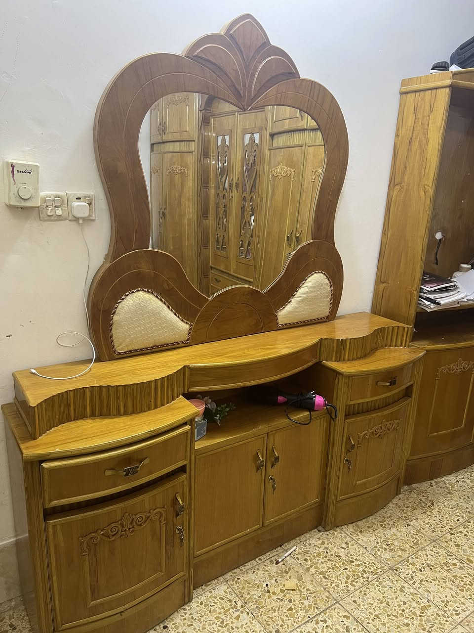 ميز مرايا وزاويات 2وجربايه نفرين حطاطه ***********
مكاني هيت
