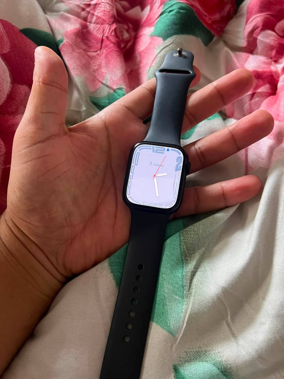 السلام عليكم
Apple watch جيل 8 

حجم 45 ، بطارية 87‎

نظيفة جداً أي خلل ما بيها 

السعر 250 الف وياها سيرين

للتواصل ***********.
