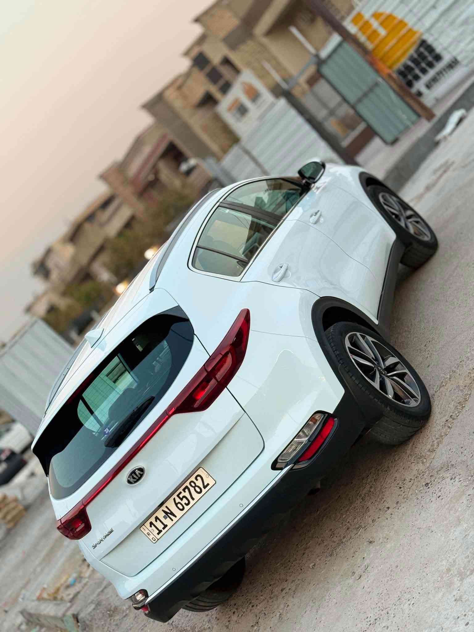 السلام عليكم
سيارة مستعمله وليست زيرو 
سبورتج خليجي دوليه  2020
مكفوله  من الصبغ والتبديل  والبارد 
ماشيه 86 حقيقي 
بدون نواقص كامله 
مكان بغداد الكرخ العامريه او حجي الجهاد  
السعر 189 وبيها مجال بسيط
للاستفسار ***********
