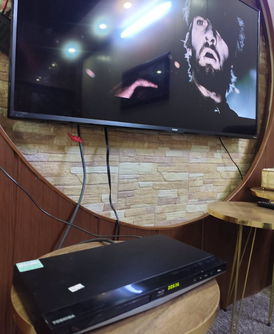 مشغل بلوراي • HDMI • USB