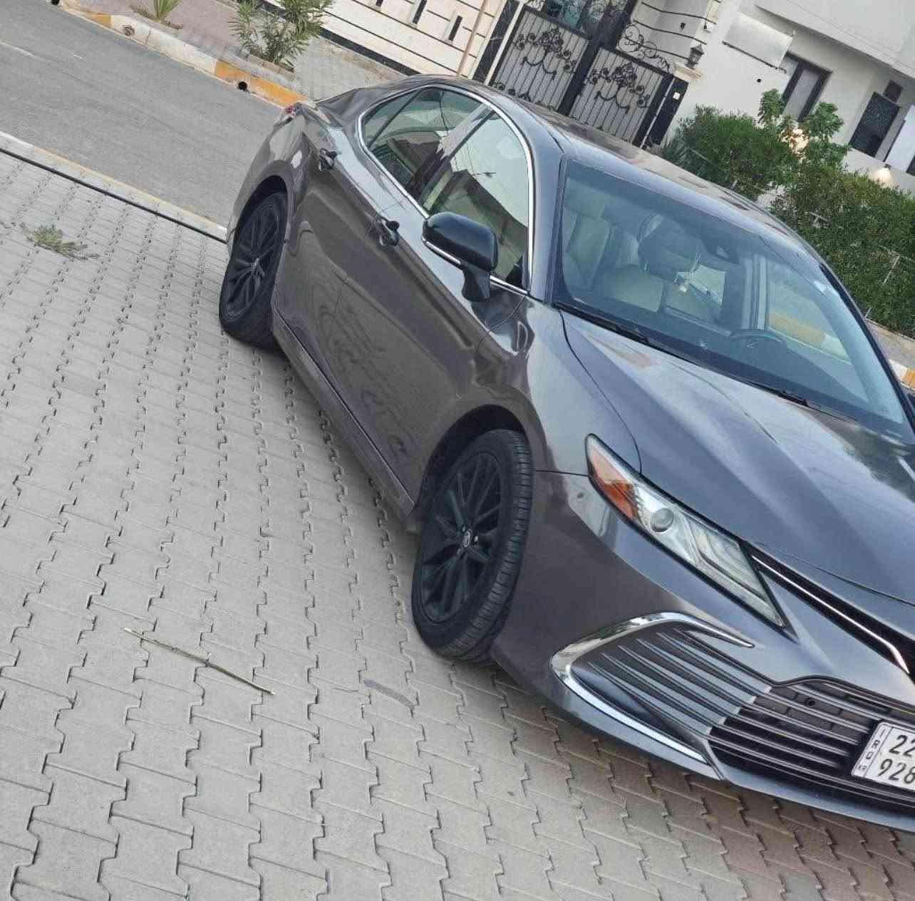 سلام عليكم 
شباب كامري للبيع 
موديل 2023 هايبرد 
فول مواصفات XLE
عدا الفتحة 
دخول ذكي بصمة تشغيل + صندوق
دشبول جلد شاشة ديجتال عداد رقمي وميكانكي 
شاشة اعطال خالية من اي عطل 
فول تحكمات ستيرن
وضعيات قيادة 
اوتو هولد اوتو سايد بريك  
لايد وبك لايت لد 
تبريد قطعتين منفصل 
فتحة تبريد خلفي 
داخل لونين جلد
شاشة كبير تدعم كار بلي ونظام خرائط وكلشي
شاحن وايرلس 
تدفئة كشنات 
السيارة متعوب عليها اني مرقمها شرط التحويل والغرامة
ضررها بخ عام بدوون قطرة  دواخل  ولا شاصي 
تايرات وصدر امامي خلفي كلةة بشرط 
كير محرك تبريد تدفئة كلة بشرط
ماشية 90 الف كيلو متر
السيارة ما بيها دينار مصرف وشرط الفحص 
رقم الشاصي  
‏4T1F31AK4PU619948
صور الضرر مرفقة 
سعرها 164 بيها مجال قليل حك الجية 
مكاني كركوك دوميز 
*********** كركوك, العراق

نص مكتوب في الصور:
- 10 من 10