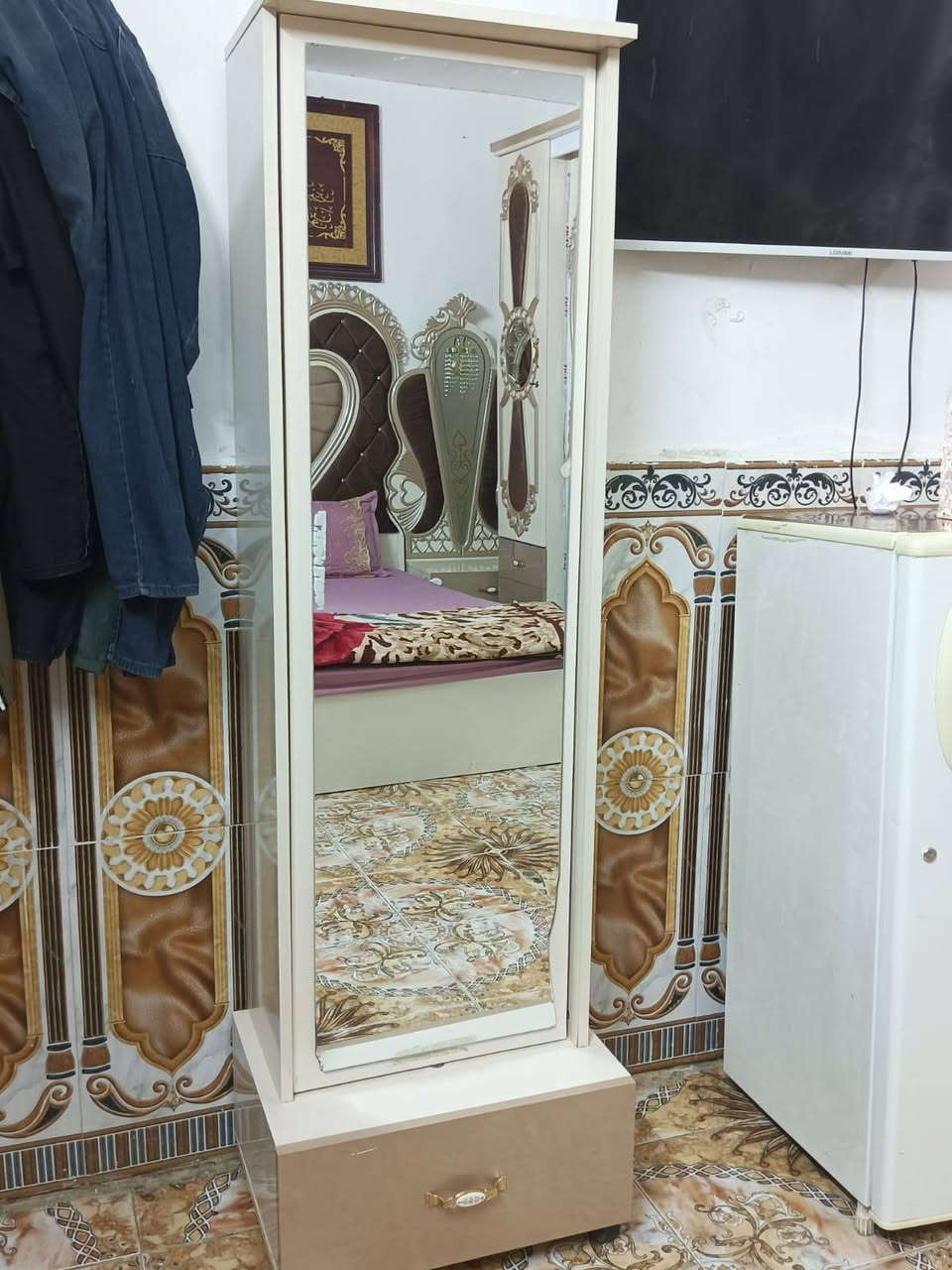 مكلف بالنشر غرفه تركي نظيفه كلش بدون ضرر الي يريد يزوج هم تناسبه  السعر 750وبيه مجال قليل مكان حله قرب جسر الثوره م ***********
