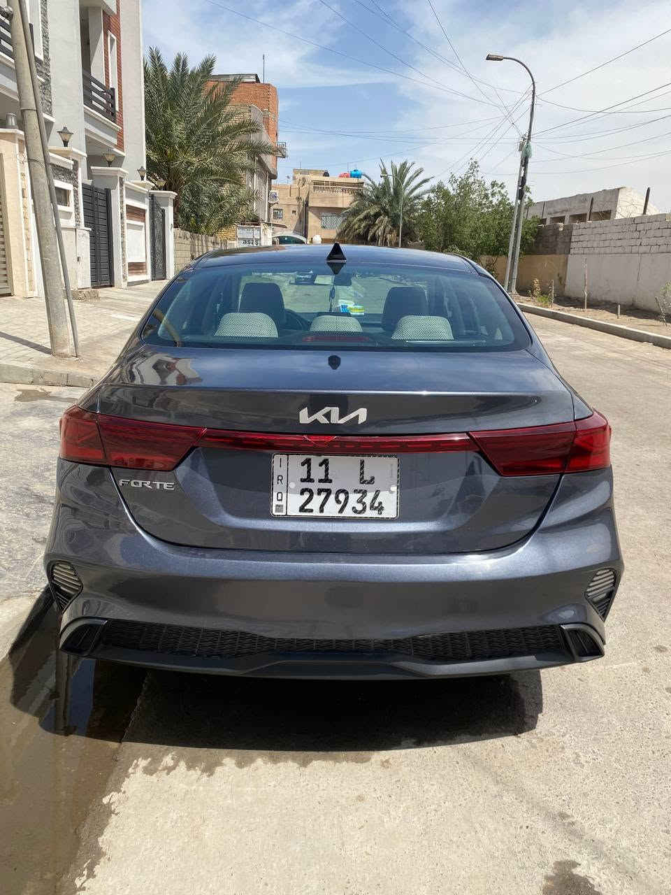 Kia forte 2023 
كيا فورتي موديل ٢٣  لون فيلي رقم بغداد
وارد امريكي حادثها موضح بالصور قطعه وحده صبغ بدون دواخل وبدون ايرباك 
محرك 2000 دوش المرغوب مواصفـات نص فول
ماشية ٢٨ الف
1_ ويل كب
2_ شاشة كبيرة ايباد 
3_ كامرة خلفية 
4_ راداﺮ
5_تحديد مسار 
6_ توقف ذاتي عند الاقتراب
7_ ثلاث وضعيات قيادة نورمال سمارت سبورت 8_ داخل اسود 
9_ وبت سرعة 
10_ تحكمات ستيرن 
11_سيارة مدوشمه بالكامل كشنات + ارضيه جلد + صندوق جلد + كاعيات رزلاين
العده و السبير موجودات 
رادار وحجر بشرط بلادي وسياره حيل نظيفه واقتصاديه وباقي المواصفات المعروفة السعر ١٥٥ وبيها مجال 
📍 بغداد حي القاهره 
للاتصال : ***********
السونار مالتها موجود بغداد, العراق
