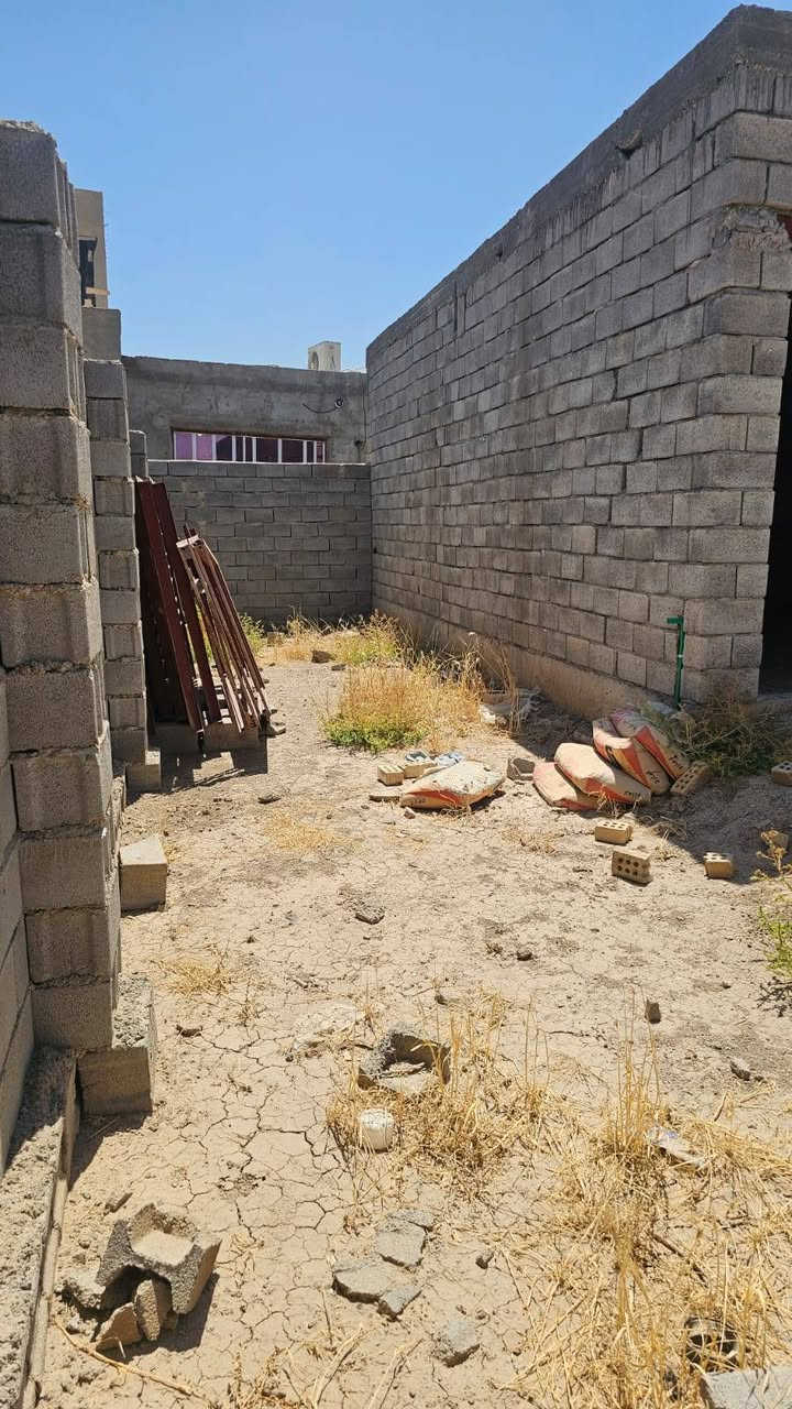 سلام عليكم بيت مساحه ٢٣٥ متر طابو زراعي مقابيل ملعب هشام زليزل طريق قرية عطا الله ثاني فرع يبعد عن الشارع الرئيسي ٥٠ متر للتواصل ***********
