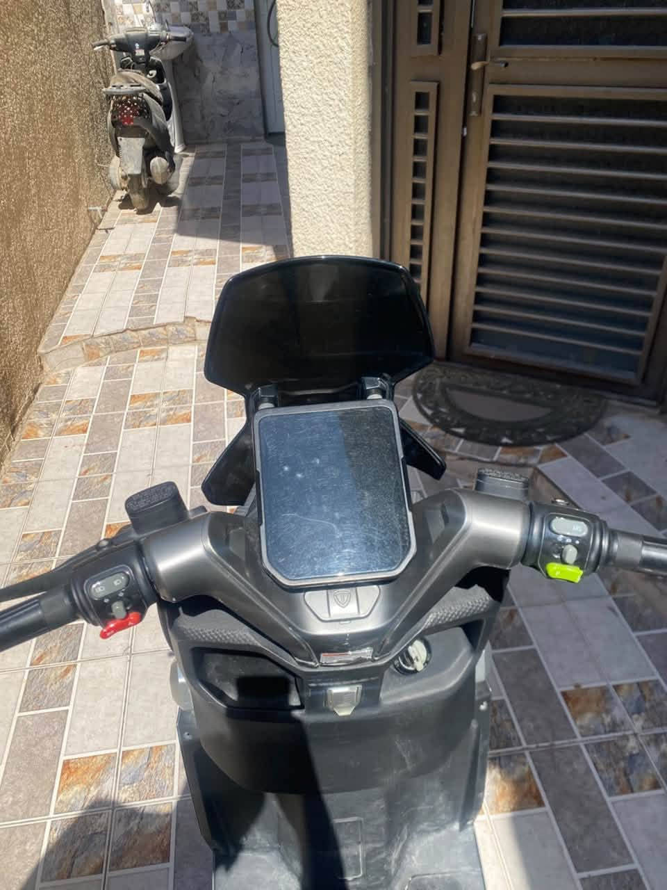 دراجه شحن الصاعقه 
موديل ٢٠٢٦
الدراجه جديده بمعنى الكلمه 
٣ بطاريات 
الشحنه الوحده تمشيك ٧٠ إلى ٨٠ كيلو 
بريك الخلفي والأمامي عنبار 
بصمتين 
حساس نضام سرقه 
تشغيل عن بعد 
لايت LED عدسه 
أشاير LED 
تاخذ الدراجه كبل لشارع ماناقصها شي 
السعر ٢٥٠'١ وبيها مجال بسيط 
***********
