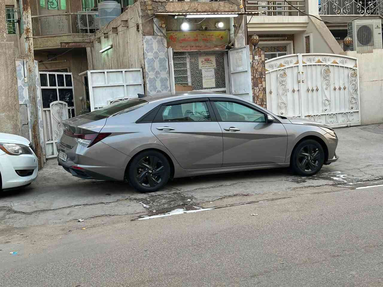السلام عليكم 
النترا  م/2021
وارد امريكي 
بدون صبغ وبدون تبديل 
فقط بارد قليل
مواصفات 
بصمه تشغيل + ابواب
نقطه عمياء 
تحديد مسار 
مثبت سرعه 
المواصفات العاديه 
جاهزه بدون نواقص
مدوشمه عام 
ماشيه 112
السعر 130 وبيهة مجال بسيط 
مكاني بغداد الدوره شارع الطعمه او زيونه 
***********
