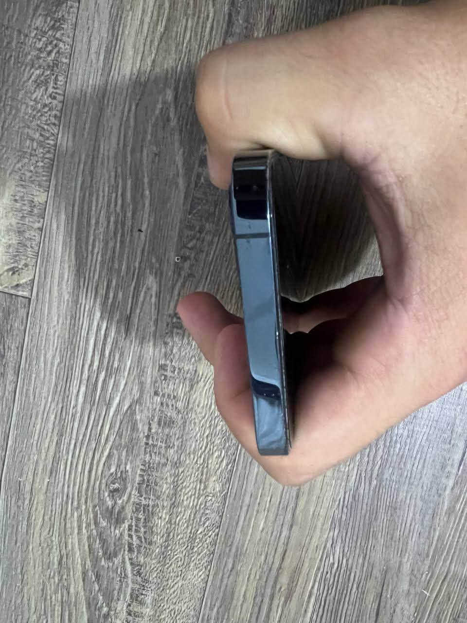 السلام عليكم
ايفون 12 برو نضيف كلش
ماستر عربي شرق اوسط AAA
ذاكره 128
بطاريه 🔋81
الجهاز وتر ما مفتوح السعر ٣٦٠
بغداد الاعظميه  ***********

نص مكتوب في الصور:
- حالة البطارية والشحن كما هو الحال مع البطاريات القابلة لإعادة الشحن، بطارية الهاتف قابلة للاستهلاك وتصبح أقل فاعلية مع الوقت. معرفة المزيد... الحد الأقصى للقدرة ٨١٪ هذا قياس لقدرة البطارية مقارنة بقدرتها عندما كانت جديدة. قد تتسبب القدرة المنخفضة بتقليل ساعات الاستخدام بين عملية الشحن والأخرى. أقصى قدرة للأداء ستساعد الأنظمة المضمنة في النظام والمكونات في تخفيف آثار الأداء التي قد تلاحظها أثناء التقدم الكيميائي في عمر بطارية iPhone. شحن البطارية المحسن للحد من استنزاف عمر البطارية، يتعلم الـ iPhone من عادات الشحن اليومية، بحيث ينتظر ولا يتجاوز ٨٠٪ حتى يحين موعد حاجتك إلى استخدامه.