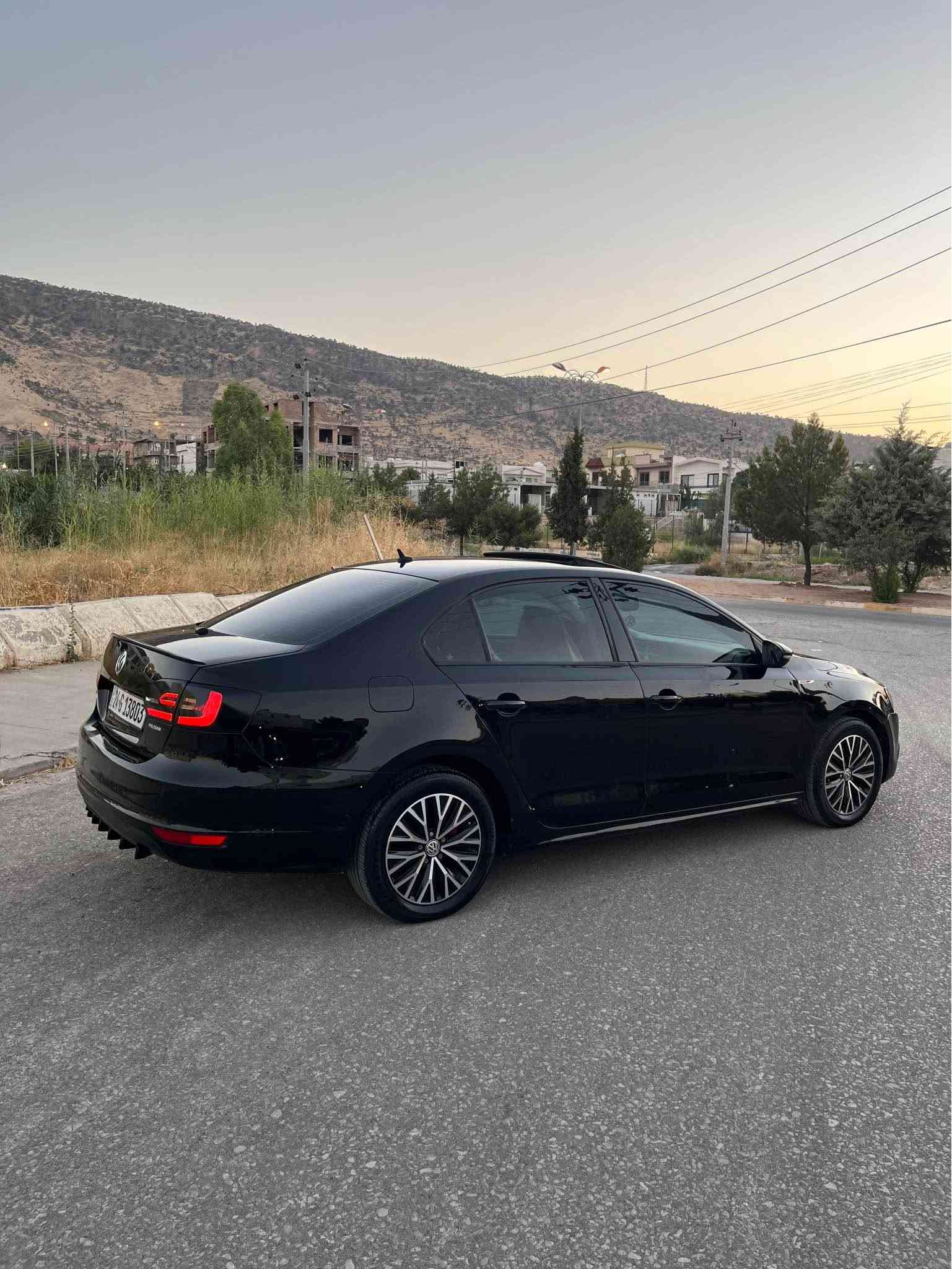 jetta 2012 xalije 

ڤۆلکسواگن جیتا خەلیجی
رەنگی رەشی قەتران 
مەکینە ٢٠ بێ تۆربۆ 
فول مواصفات 
سلایت - شاشە - حساس پێش و پشت - تەبرید لەمس - تەبرید مەرکەزی - گێر ئۆتۆماتیک 

سەیارەکە بێ مەسروفە جاهیزە 

گێر و مەکینە و بەناوکردن و غرامە بە شەرتە 

٣ پارچە بۆیاغە 
چاملغ+چاملغ+دەرگا 
٢ نیو دۆسە سبوغە
٢ تەعدیلی هەیە 

٢٠٠،٠٠٠ کم رۆشتوە 

سعری ٨٤ وەرەقە و مەجالی کەمی فرۆشتنی تێدایە 

***********
کۆرەک - واتساپ شقلاوة, أربيل
