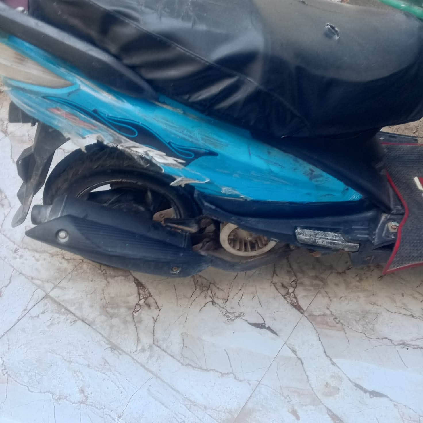مكلف بلنشر للبيع شغاله مابيه شي بس بيه دخنه من تحط دهن نوب تروح بيعلك كايم لايت هورن سلف شغال بصره سعر 
200

***********
