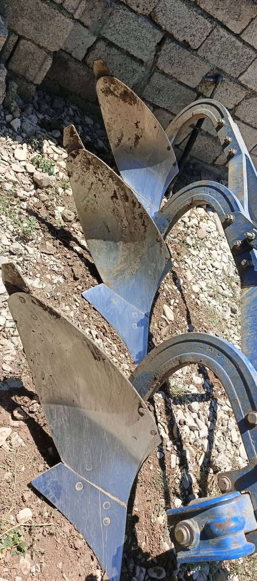 بەناوی خوای گەورە گاسنی ئایدن بۆ فرۆشتن ڕەقەم 16یە شوێن سەید سادق  ***********
