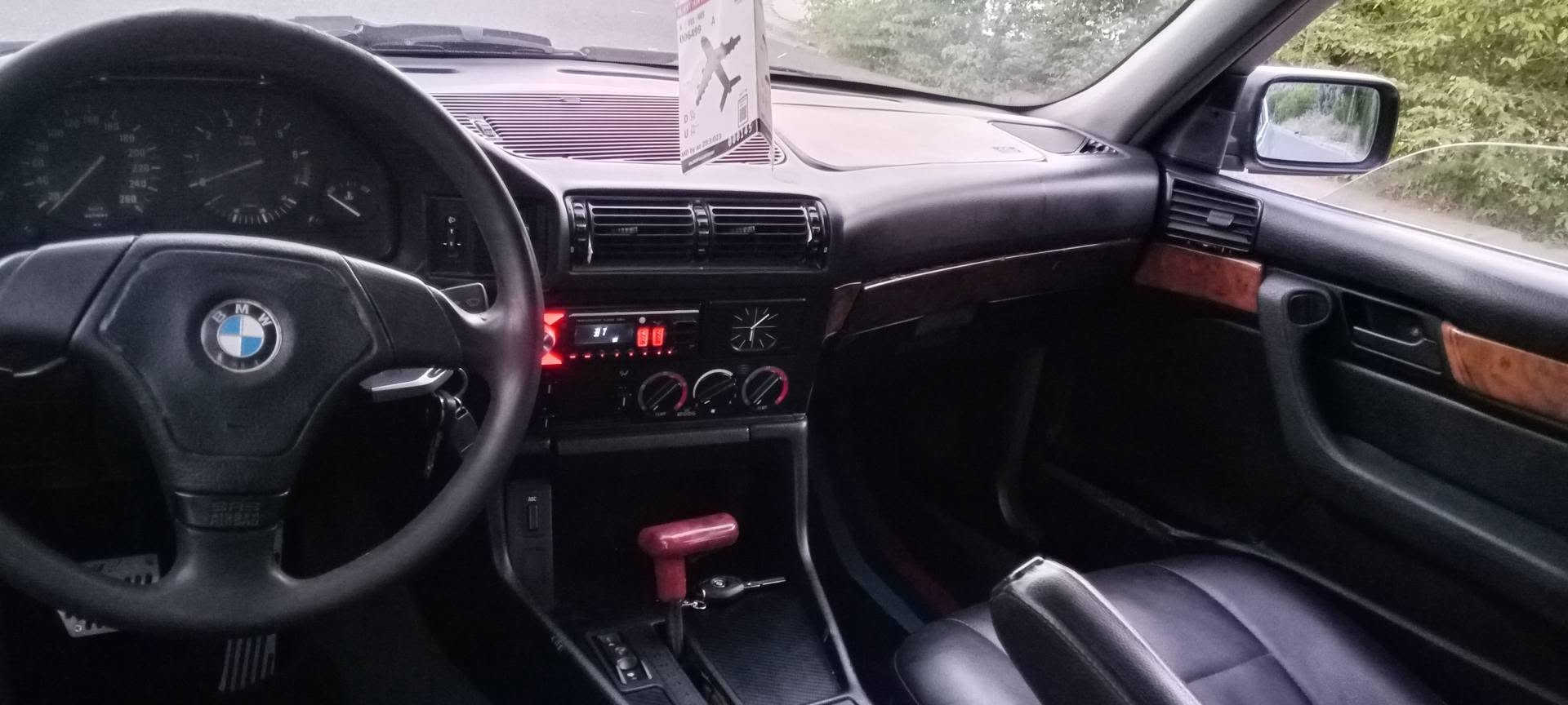 BMW مۆدیل 1990 مەکینە 525 بلادی گێر ئۆتۆماتیک هەموو گیانی کراوەتە 1995 مواسفات فول تەنها سلایت نیە چوار جام کارەبای پێش گەورە و بۆنیت گەورە سوکان و دەژبوول ئێرباگ بەردەگا جلد و فۆڕمیکە کوشن جلد لایت ناو ڕەش زەڕب سەیارەکە بێ لێدرانە پێش و پشتی کەپسە نموونە لە جوانی  تەنها بۆیاغ عام کراوەتەوە لەبەر کاڵ بونەوە سەنەوی و ژینگەی  نوێ یە تا 2030 تحویل و غرامە بەشەرت سعر 56 وەرەقە و مەجالێکی برایانە ۰۷٥۰۳٦٥٤۷٤۷ أربيل, العراق
