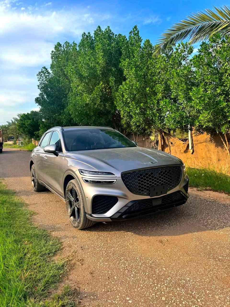 للبيع | Genesis GV70 Sport Prestige موديل 2022 | فل أوبشن
• الموديل: 2022.
• الفئة: Sport Prestige (فل أوبشن).
• سعة المحرك: 3.5 لتر V6 توين تيربو.
• القوة: 375 حصان.
• عزم الدوران: 530 نيوتن.م.
• ناقل الحركة: أوتوماتيك 8 سرعات.
• نظام الدفع: دفع رباعي (AWD).
• جنوط رياضية قياس 21 إنش.
• نظام تعليق إلكتروني متكيف.
• سقف بانوراما.
• مقاعد جلد نابا فاخرة.
• المقاعد الأمامية كهربائية مع التدفئة والتبريد وحفظ وضعيات القيادة.
• المقاعد الخلفية مدفأة.
• شاشة معلومات وترفيه قياس 14.5 إنش.
• شاشة عدادات رقمية ثلاثية الأبعاد.
• شاشة عرض على الزجاج الأمامي (Head-Up Display).
• نظام صوت Lexicon الفاخر.
• يدعم Apple CarPlay وAndroid Auto.
• كاميرا 360 درجة.
• نظام رؤية النقطة العمياء بالكاميرا.
• مثبت سرعة ذكي مع التوقف والانطلاق.
• نظام المحافظة على المسار.
• نظام المساعدة على القيادة على الطرق السريعة.
• نظام التحذير من الاصطدام مع الكبح التلقائي.
• حساسات أمامية وخلفية.
• إضاءة LED كاملة.
• باب صندوق كهربائي ذكي.
• تشغيل ودخول ذكي بدون مفتاح.
• شاحن لاسلكي للهاتف.
• إضاءة داخلية محيطية (Ambient Lighting).
• ثلاث وضعيات قيادة رياضية ومريحة وذكية.
.السعر 290 ورقة بدون لوحات.
.للاستفسار:***********
السيارة تقرير غرق مبدل كل الكهربائيات الي بيها من عقول وداخلية
