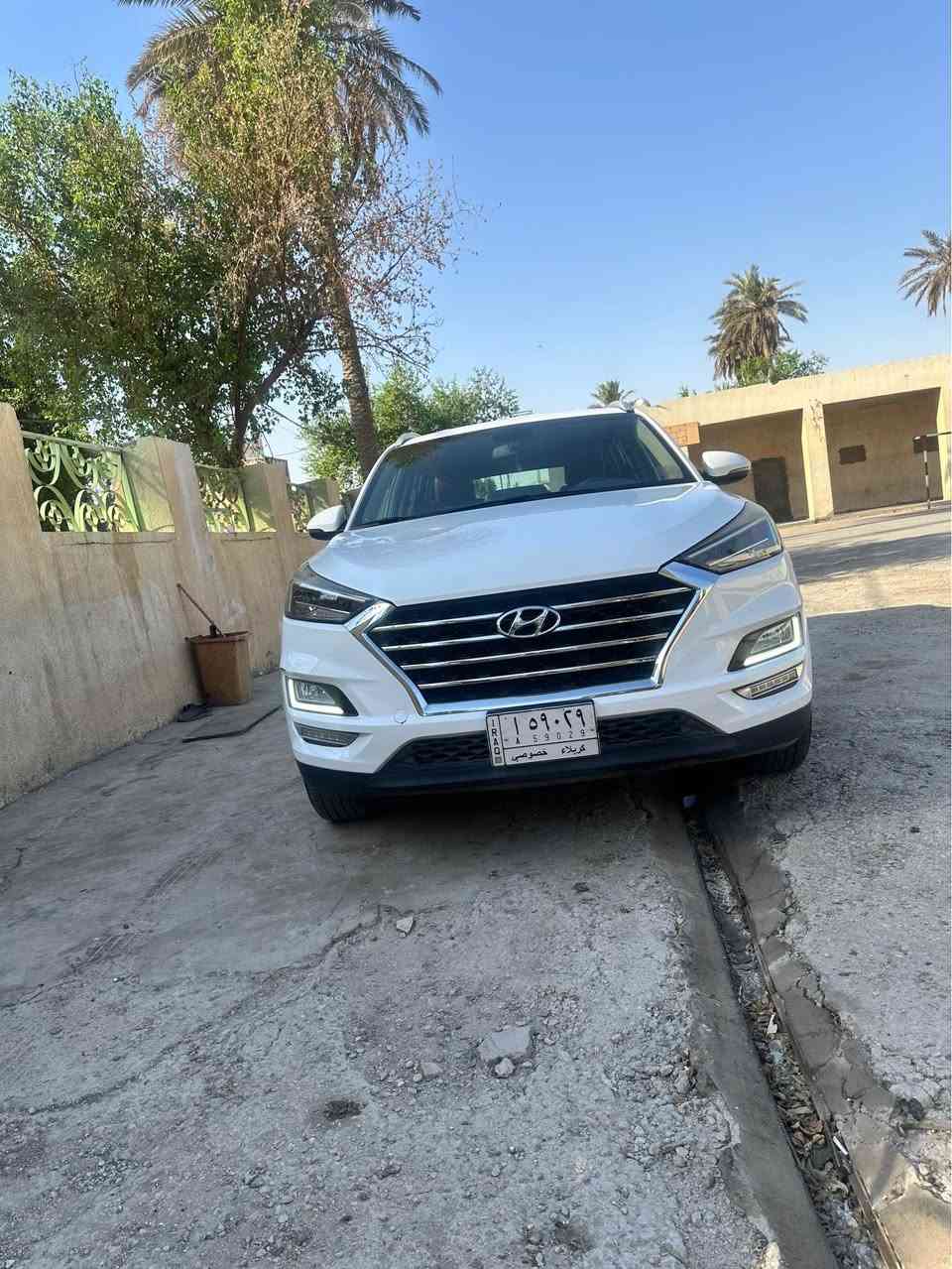 توسان خليجي 2020 للبيع. ✅

مكفولة كفالة عامة من الصبغ  والبارد ✅

رقم كربلاء مشروع وطني باسمي ✅
 
مكان السيارة كربلاء 

ماشية 65 سيارة نضيفة وجديدة 

المواصفات  
- خمس عدسات دوارة 
-سايد بريك بالرجل ( كوري )  
-بصمة ابواب 
-مري شفط 
-اشاير لكزز 
-اشارة ترحيب 
-كشنات كهرباء ٢ 
-كشنات جلد 
- 3 انضمة قيادة
-اشاير بالمري 
-كشافات زنون
-كاميرا امامية 

صارت بيهة طخة صغيره كلش بلباب وشخط يعني تعتبر رصعة ومامسويهة وبيهة كم ملاحضة بسيطة 

السعر 185 قفل 
ملاحضة اني جناي البياع شره ليجي مابيع 

للتواصل *********** كربلاء, العراق
