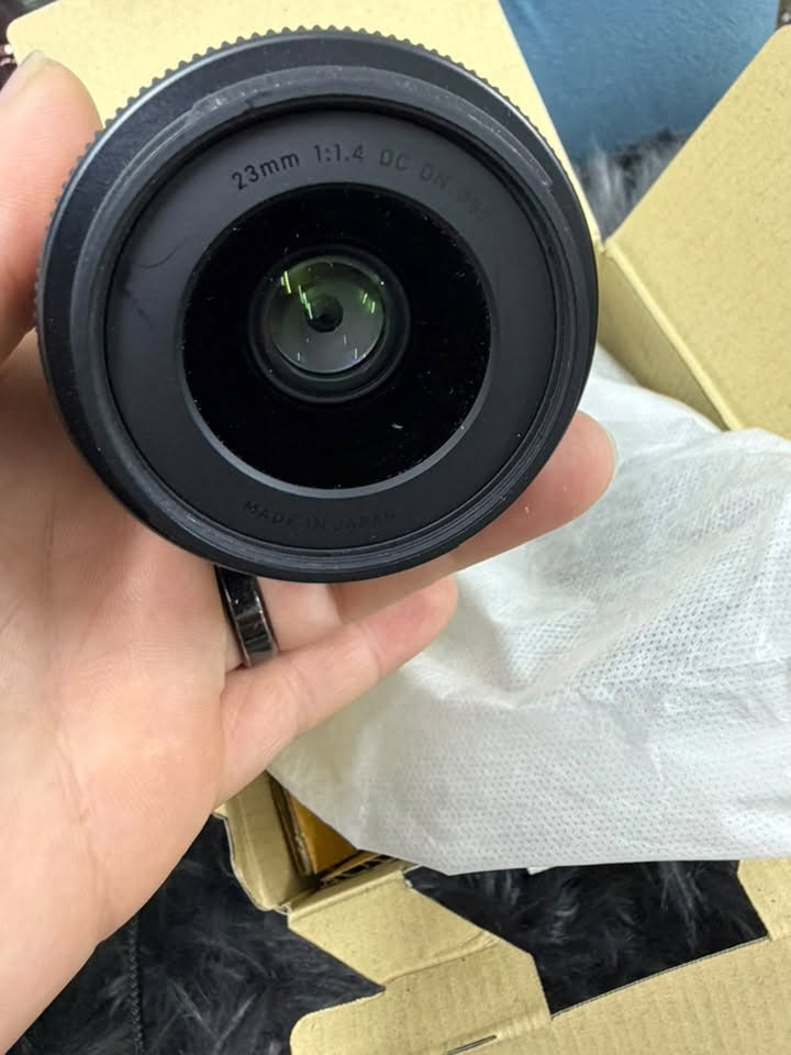 كاميرا Sony Zv-E10
مع عدسة اضافية Sigma 23mm F1.4 Dc Dn

استخدام الكاميرا قليل جداً ونظيفه 
سعرا 300 الف وبيها مجال بسيط 
ماعندي توصيل مكاني بغداد

‭***********‬
